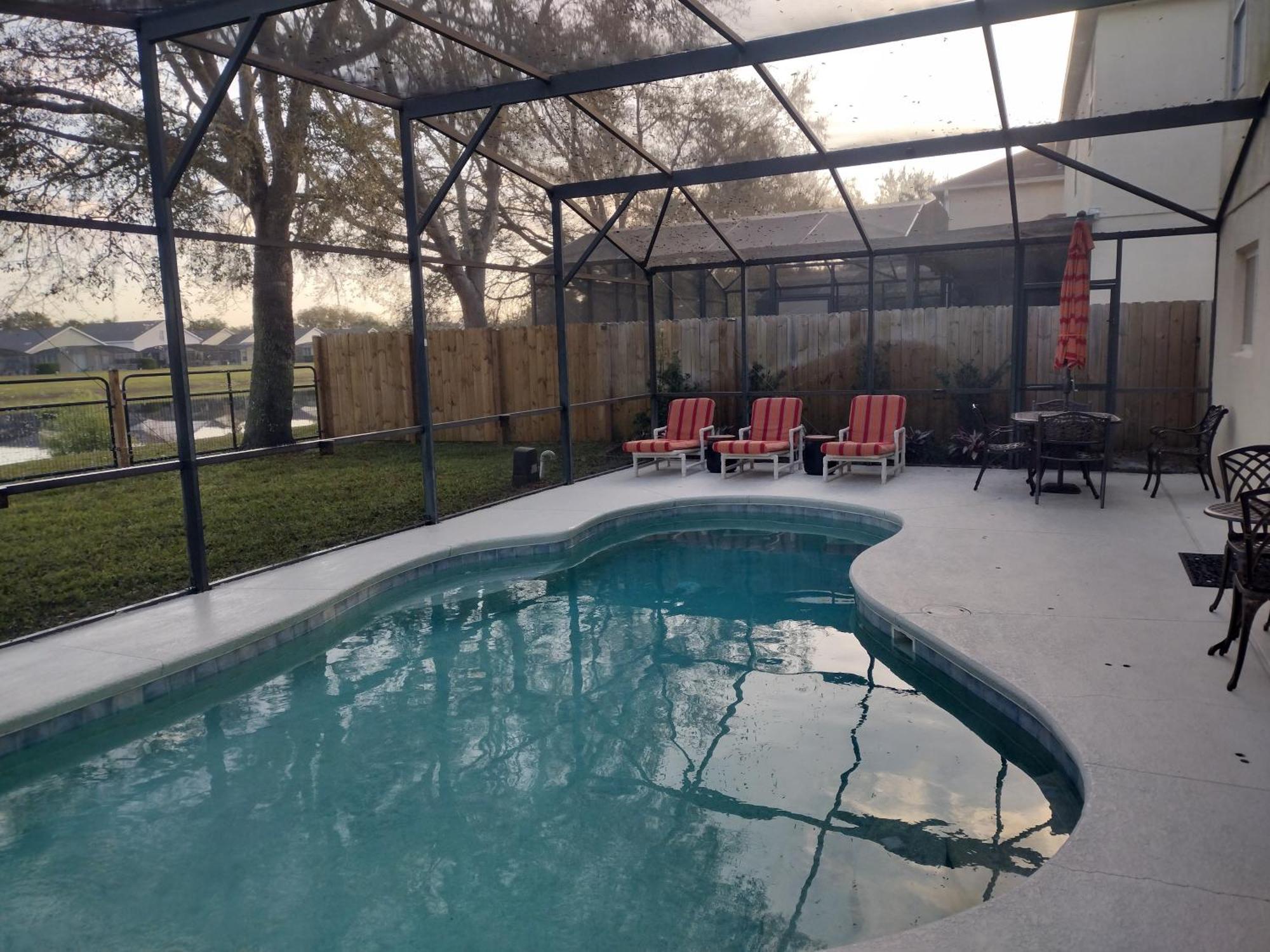 279 Square Meter Luxury Waterfront Home, Private Pool 15 Minutes From Disney! *