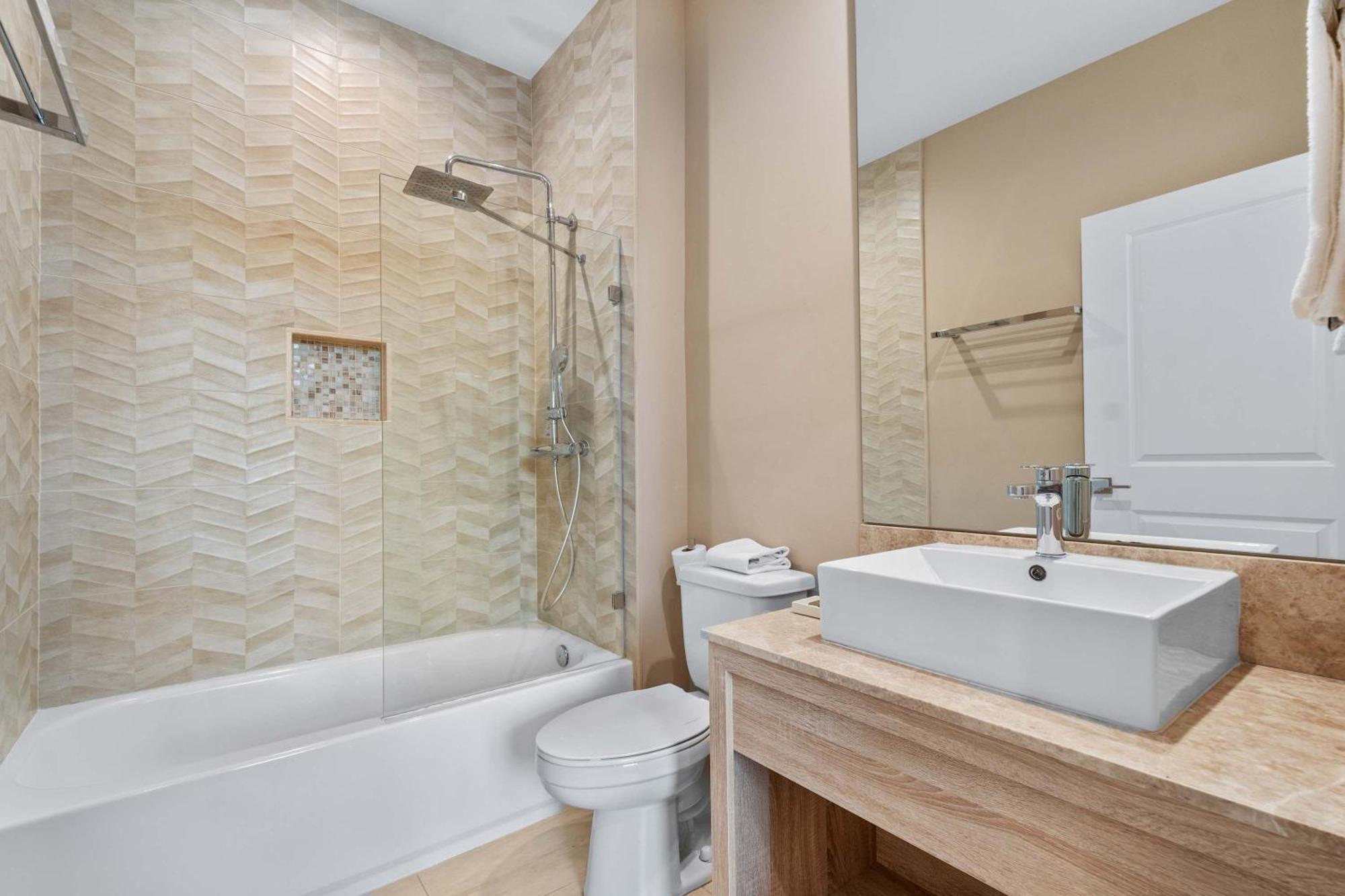 Minutes To Chic Dream With Stunning Patio And Perks