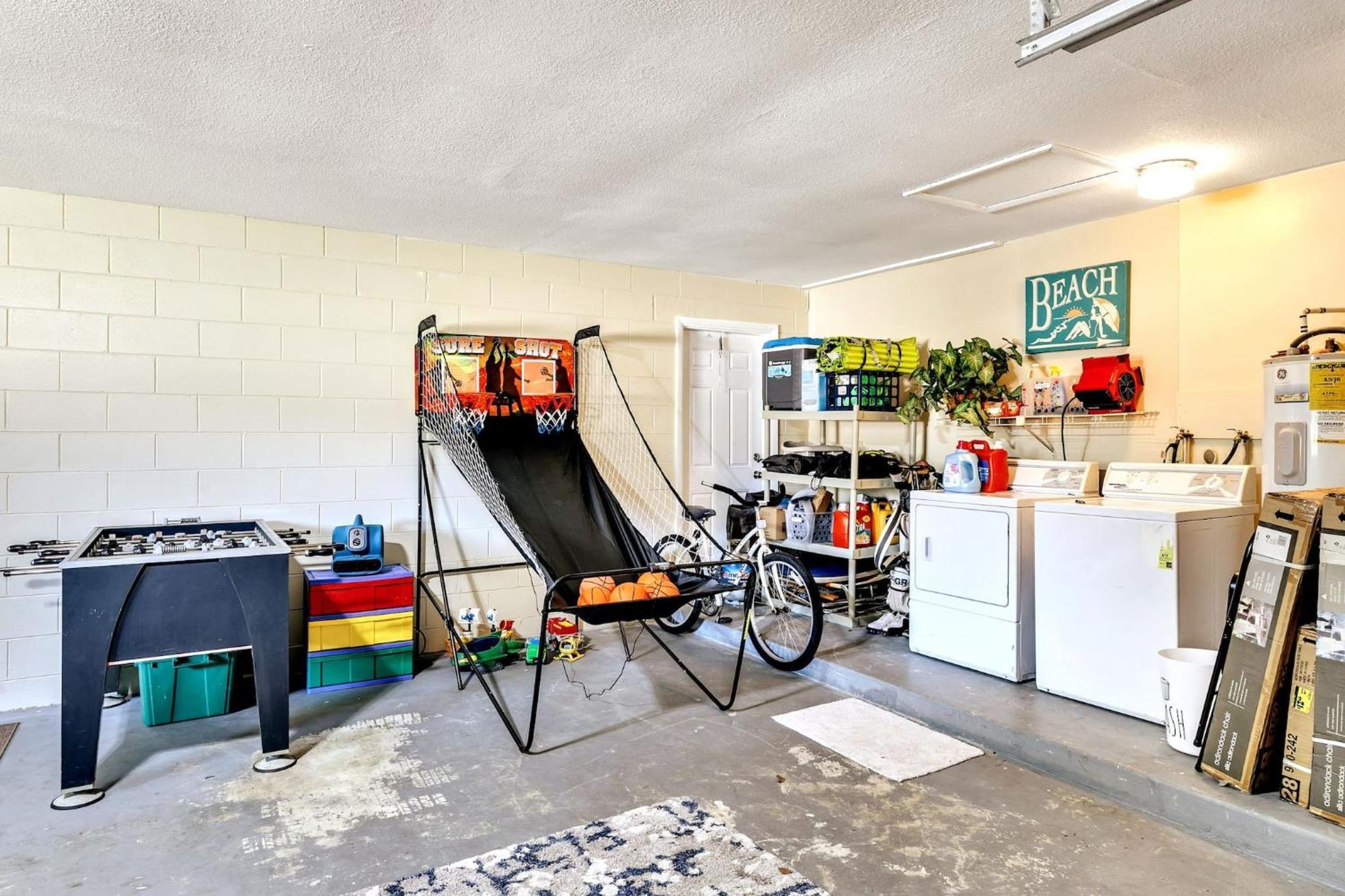 Cozy With Game Garage And Fenced Backyard Orlando