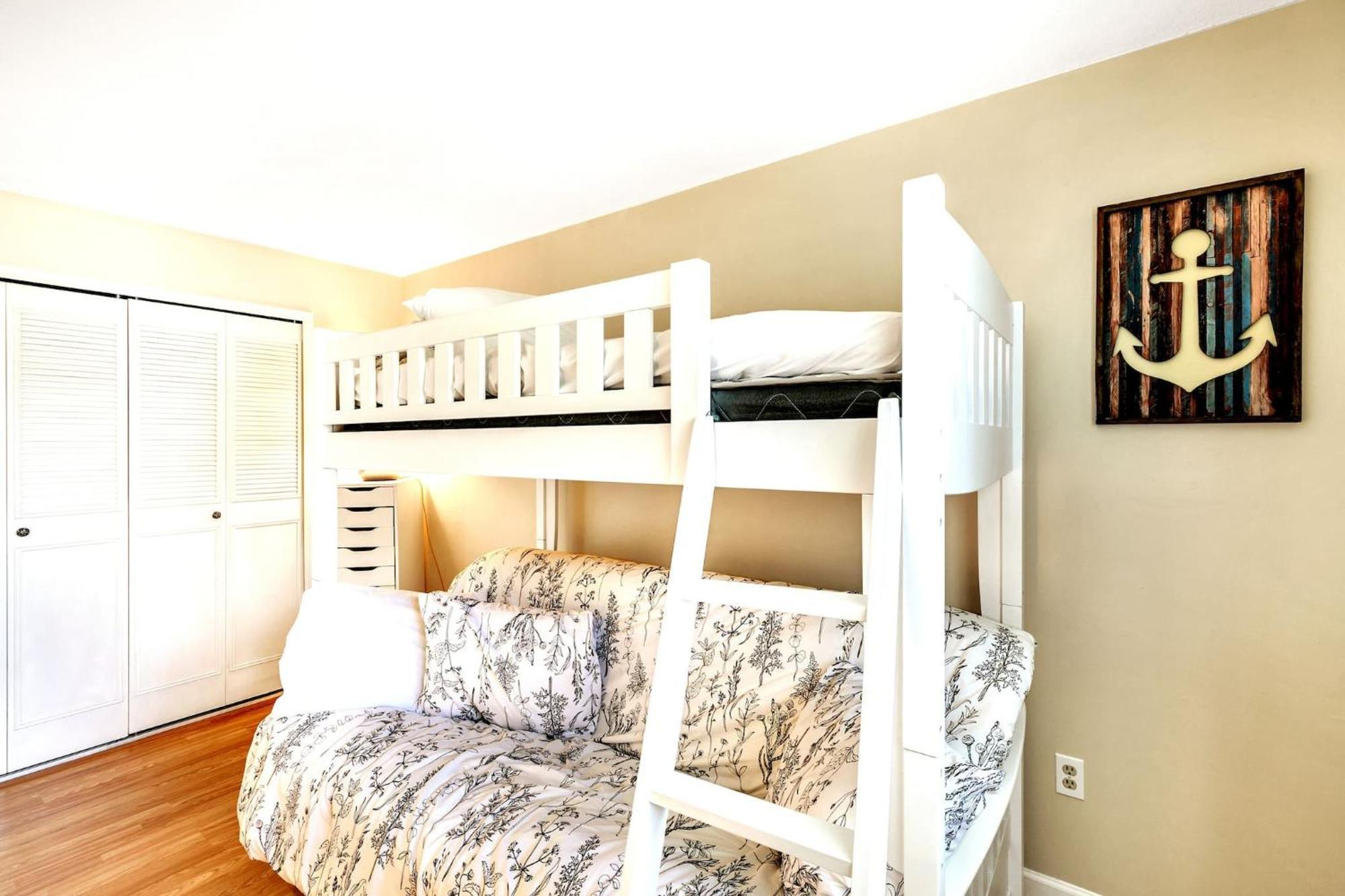 Cozy With Game Garage And Fenced Backyard Holiday home Orlando