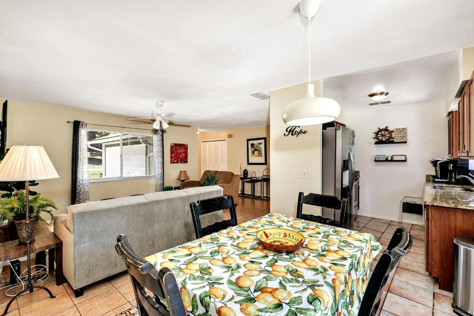 Cozy With Game Garage And Fenced Backyard Holiday home *