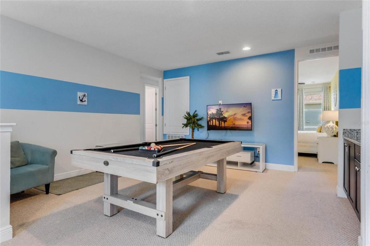 7723-9-gs- In Style Open Concept Living Area