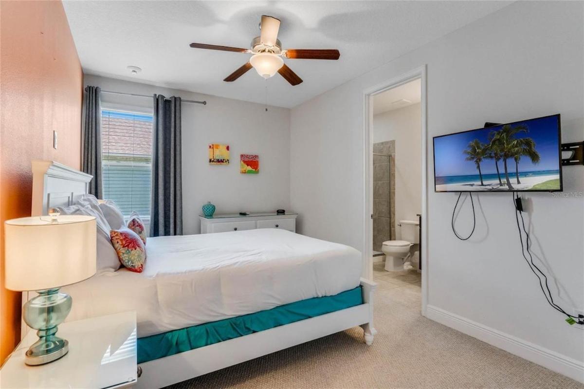 7723-9-gs- In Style Open Concept Living Area * Orlando