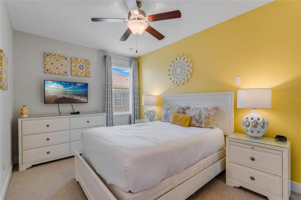 7723-9-gs- In Style Open Concept Living Area * Orlando