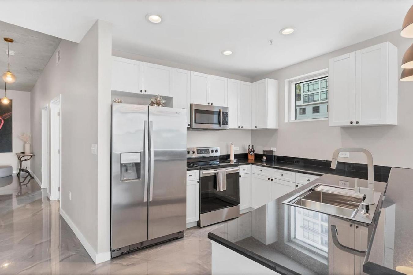 Apartment Modern 3 Bedroom In Downtown W Free Parking
