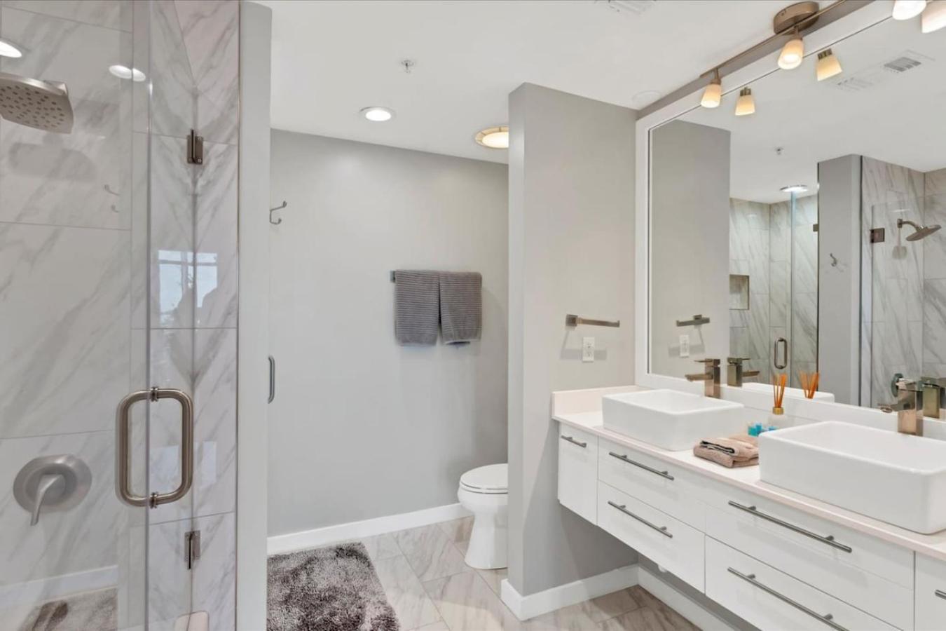 Apartment Modern 3 Bedroom In Downtown W Free Parking