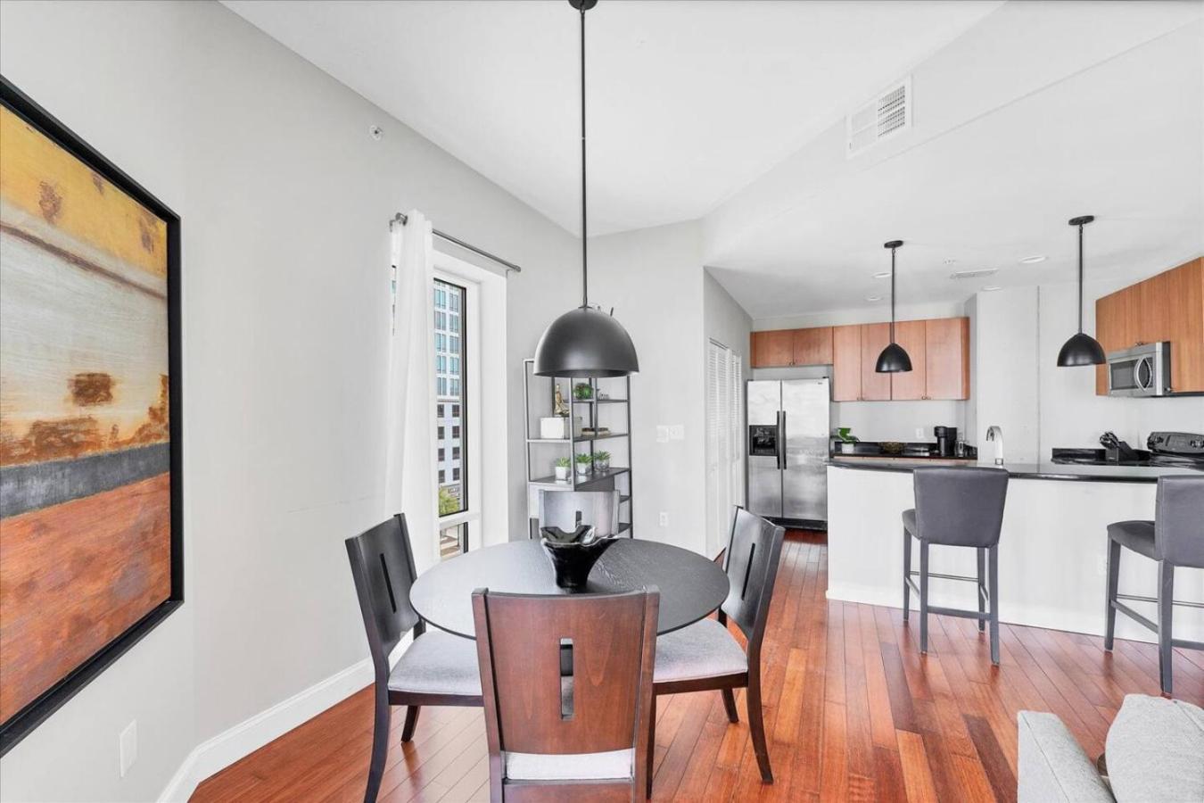Apartment New 1 Bedroom In Downtown *
