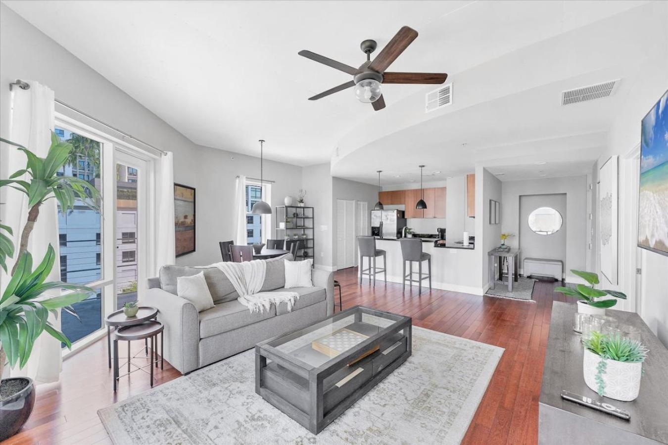 New 1 Bedroom In Downtown