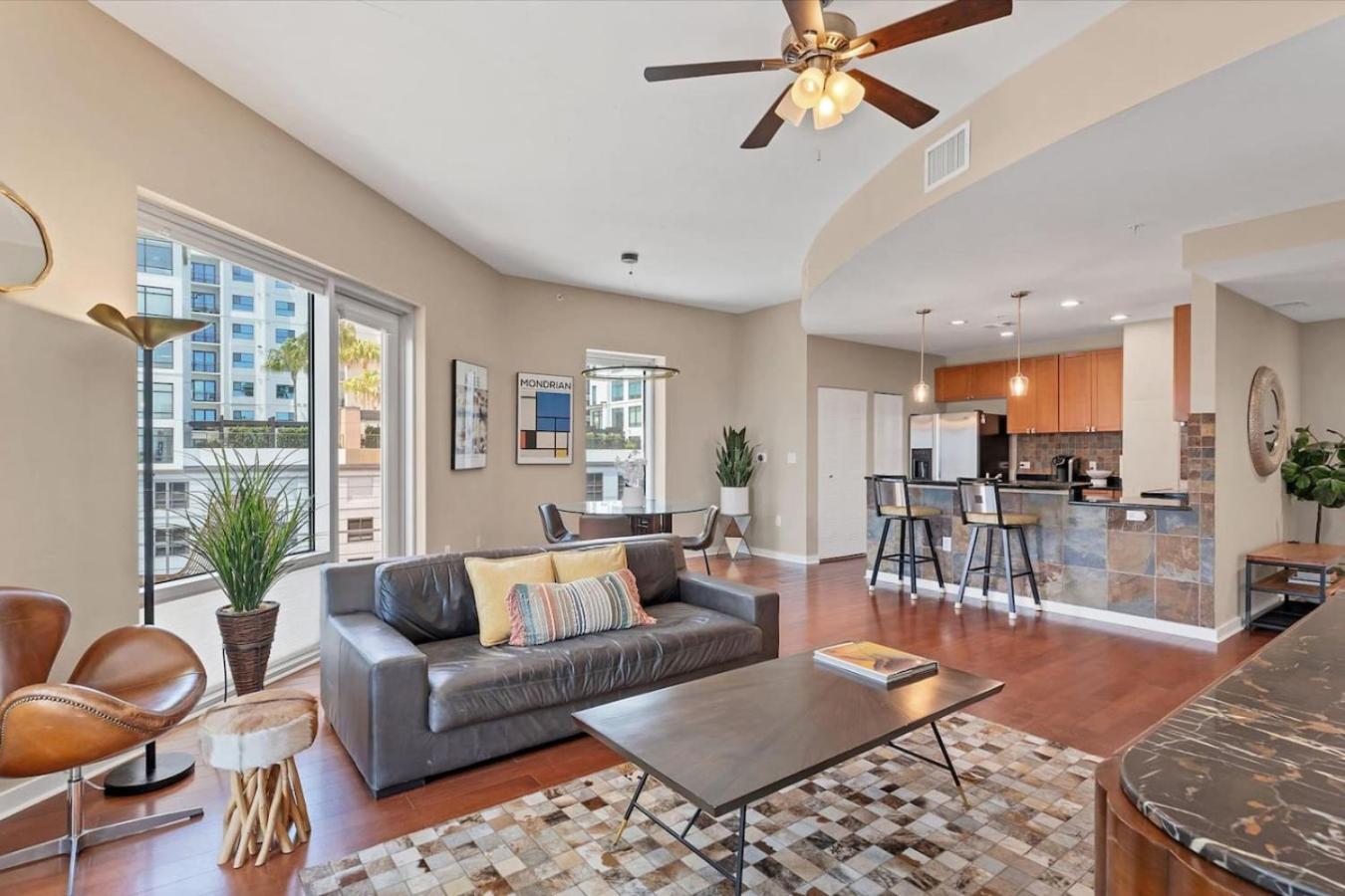 Beautiful Downtown 1 Bed 1 Bath