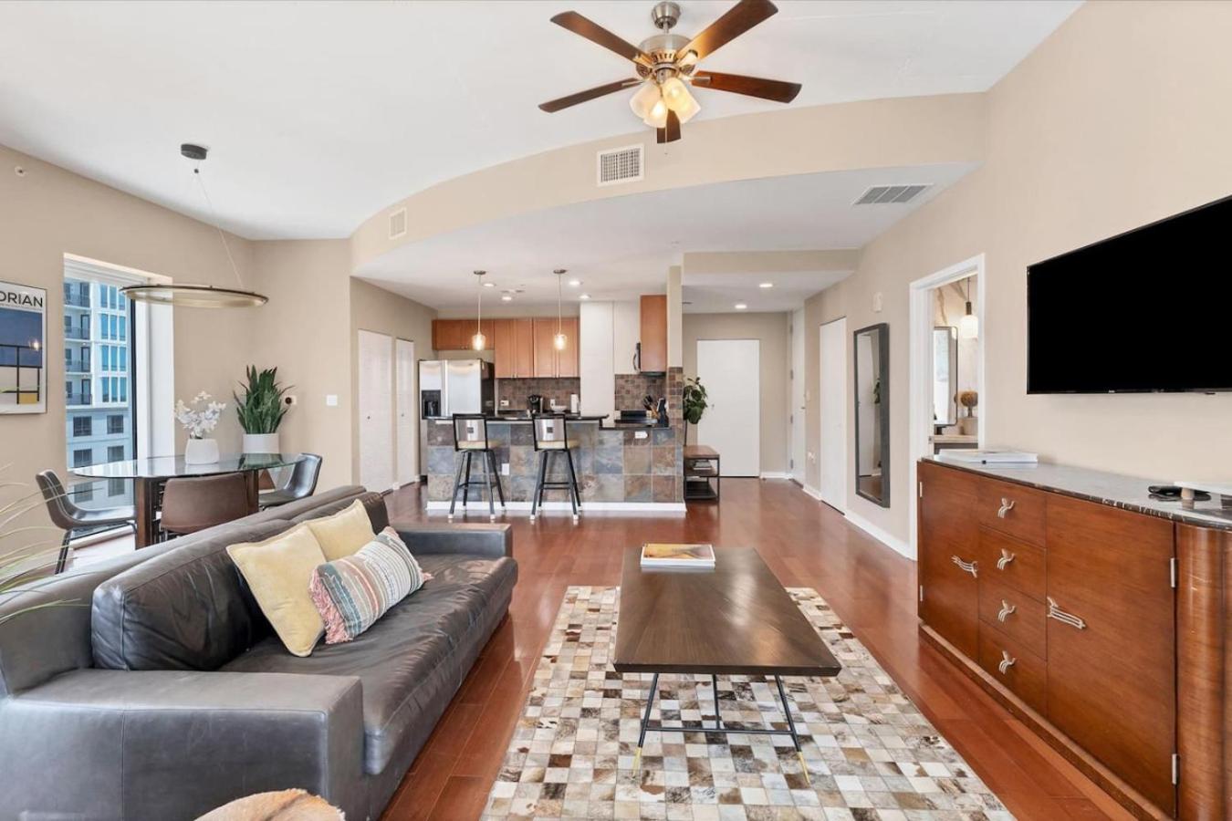Beautiful Downtown 1 Bed 1 Bath