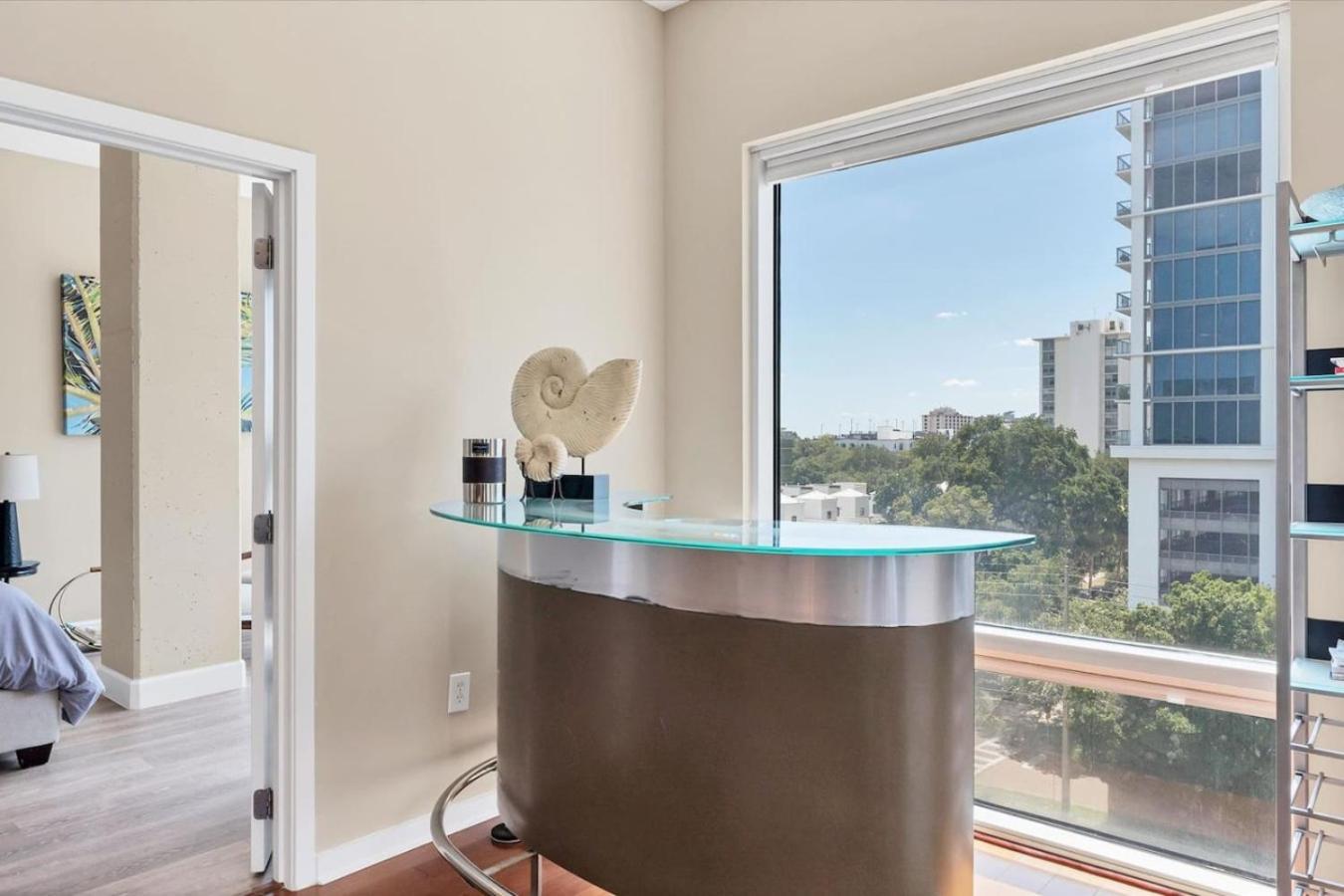 Beautiful Downtown 1 Bed 1 Bath
