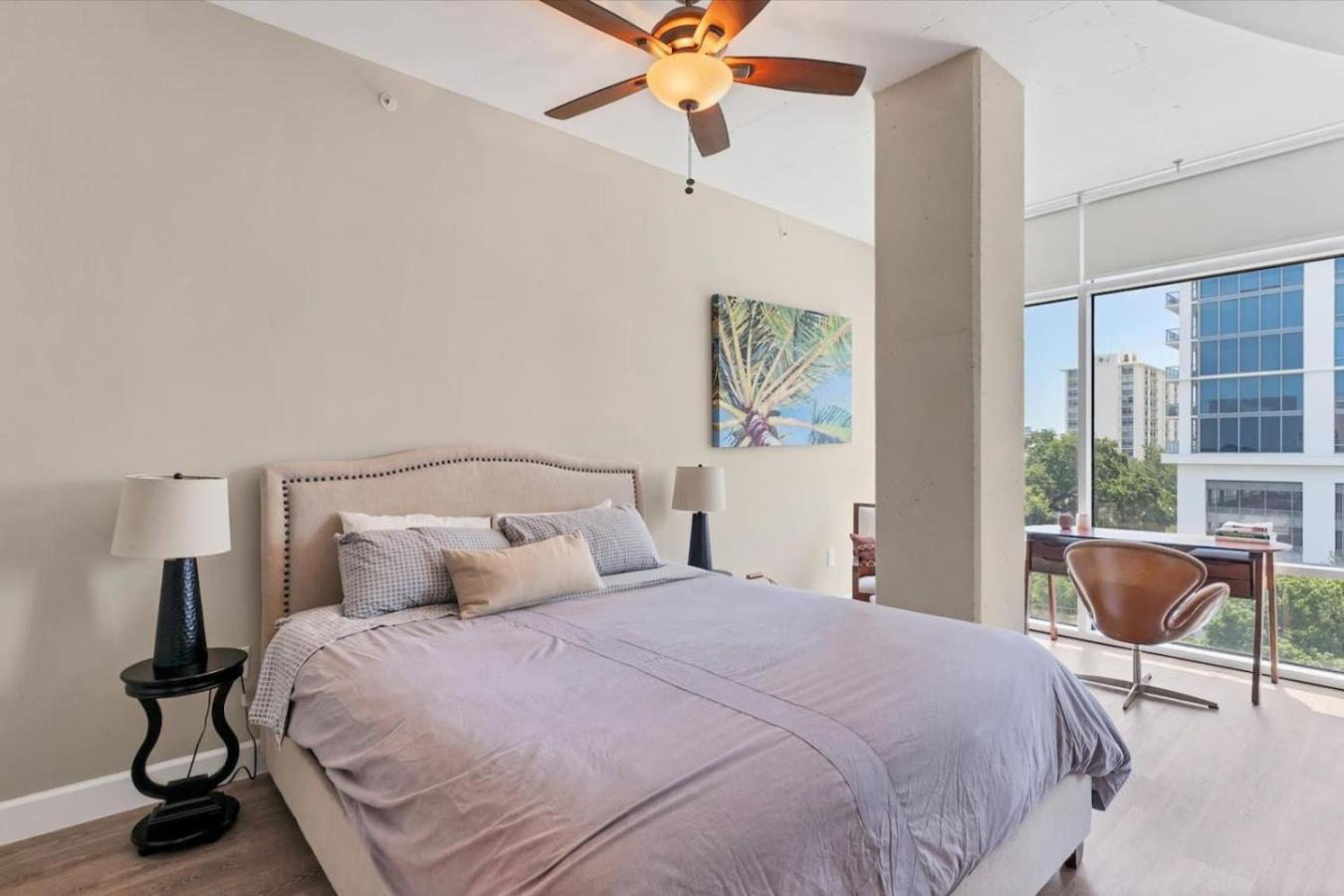 Beautiful Downtown 1 Bed 1 Bath Holiday home