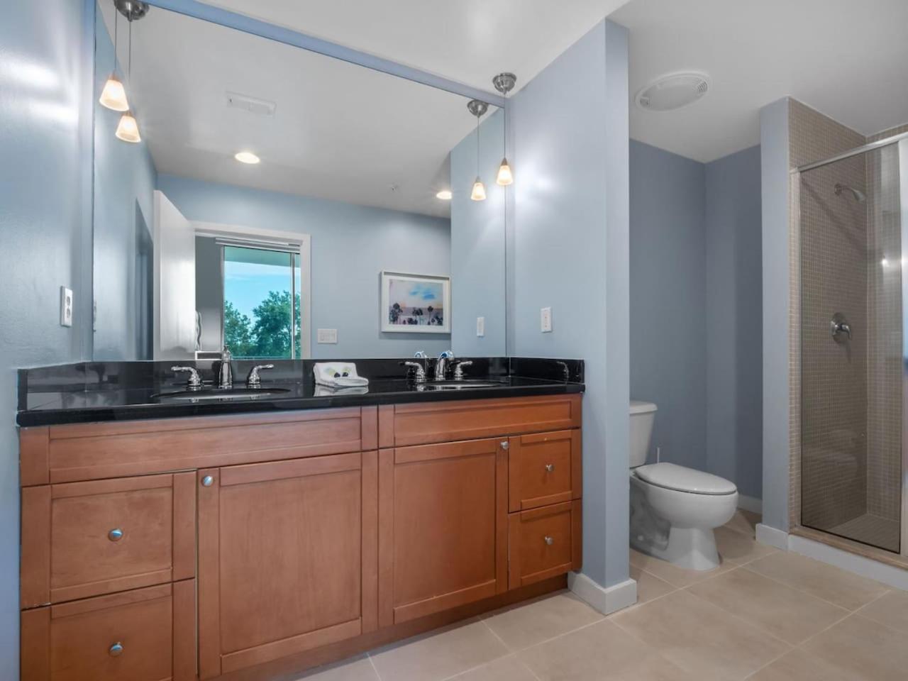 Luxurious 2 Beds 2 Baths Downtown *