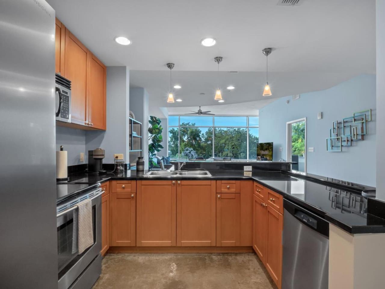 Apartment Luxurious 2 Beds 2 Baths Downtown
