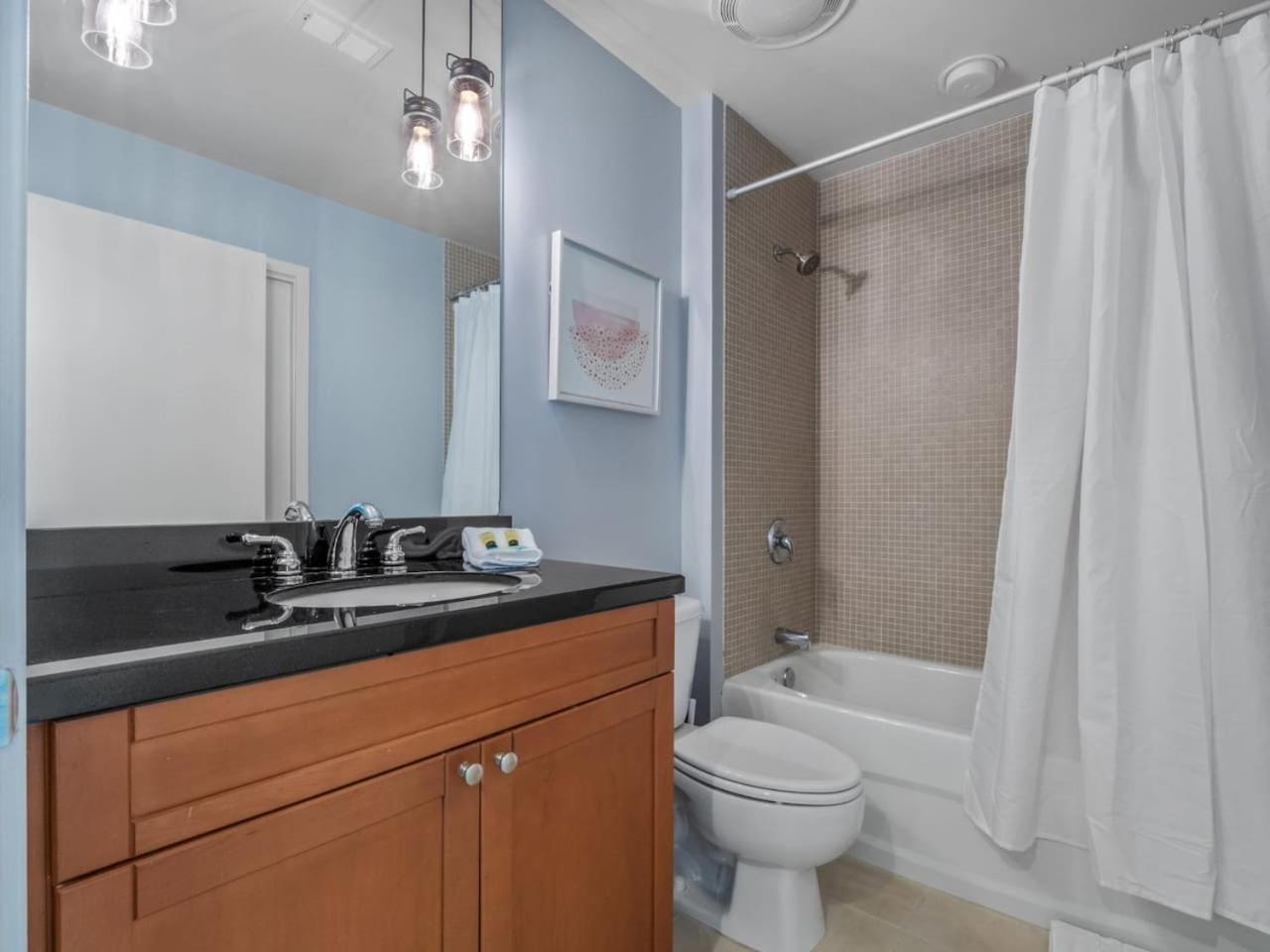 Luxurious 2 Beds 2 Baths Downtown Apartment *
