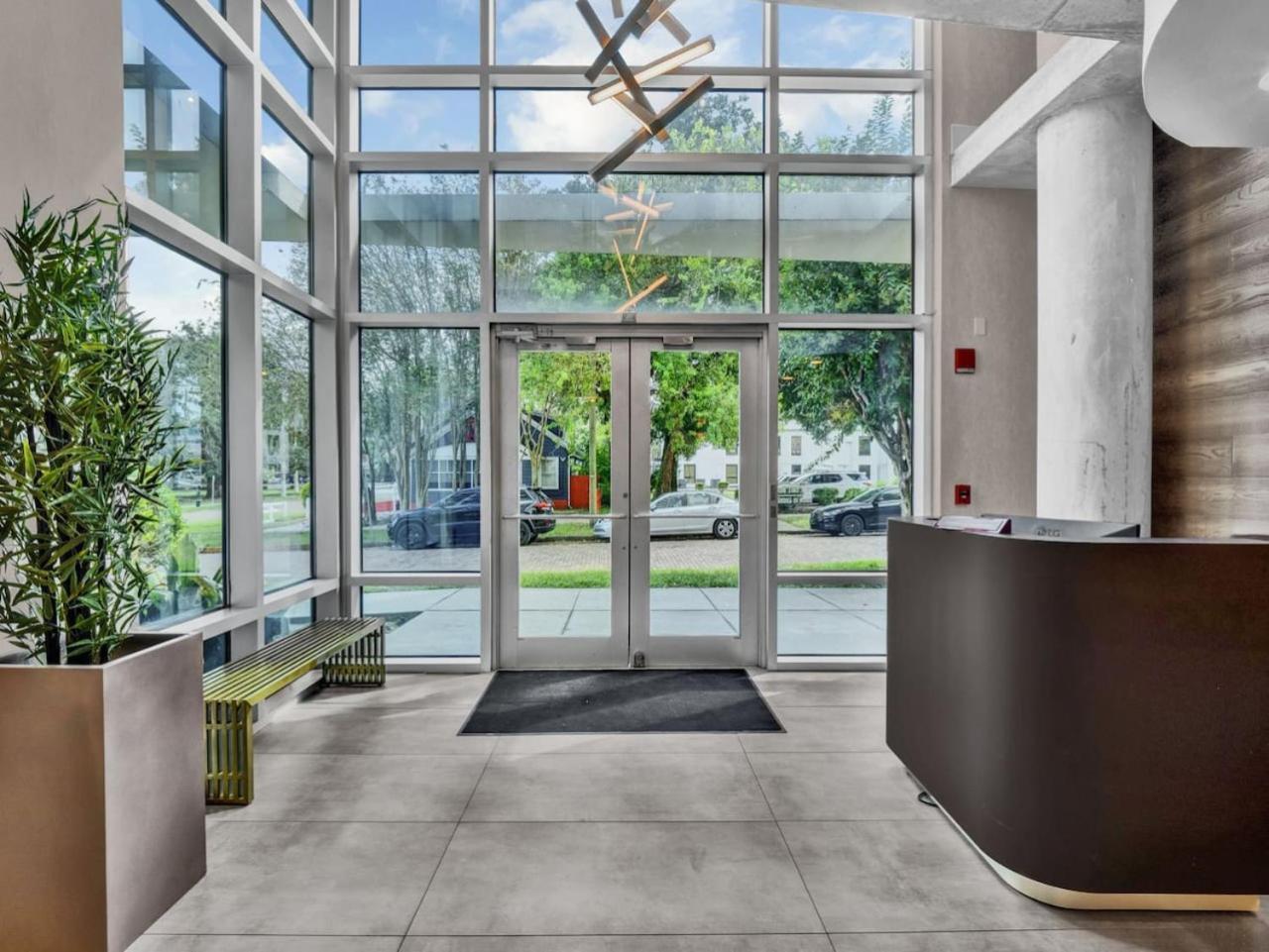 Apartment Luxurious 2 Beds 2 Baths Downtown *