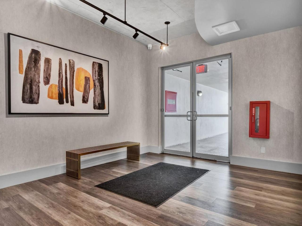 Luxurious 2 Beds 2 Baths Downtown