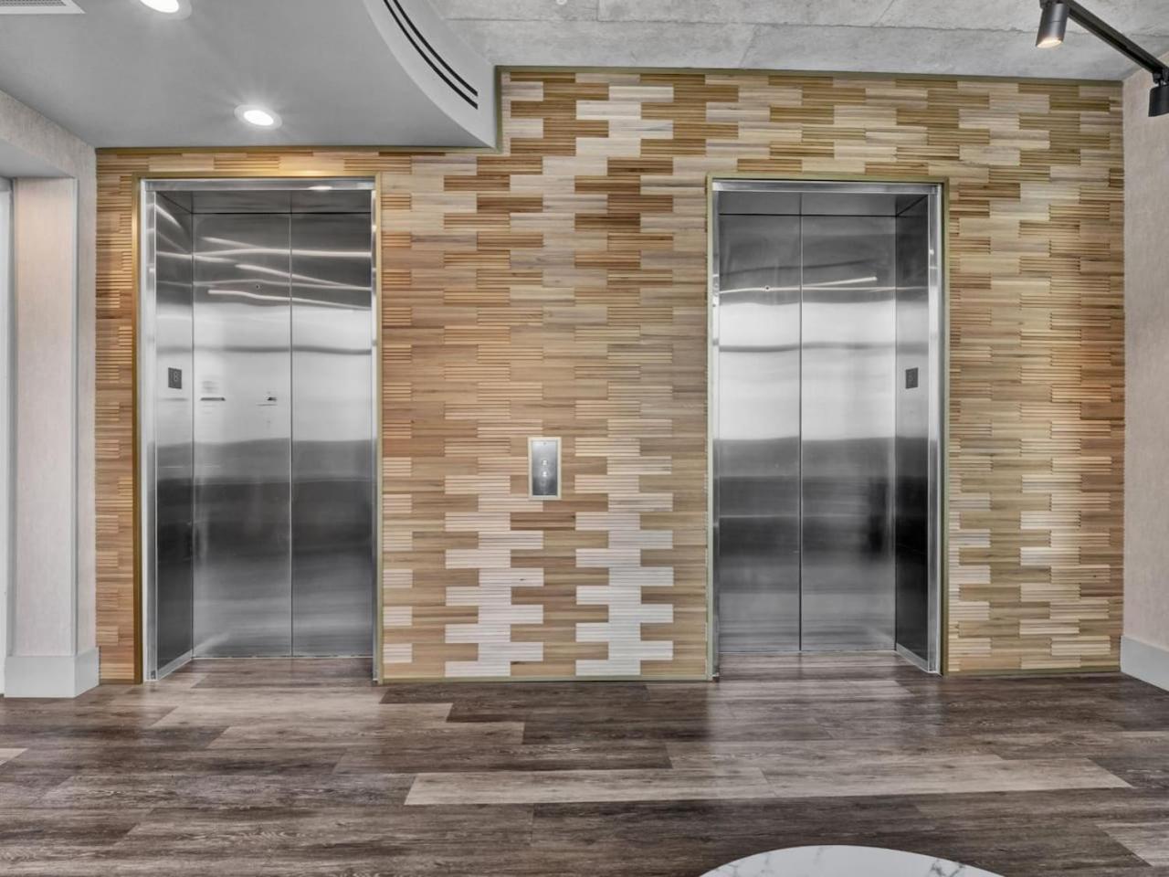 Luxurious 2 Beds 2 Baths Downtown Apartment