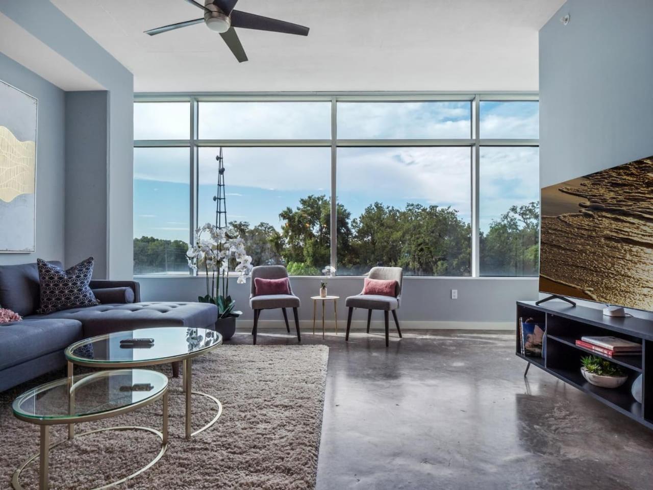 Luxurious 2 Beds 2 Baths Downtown Apartment *