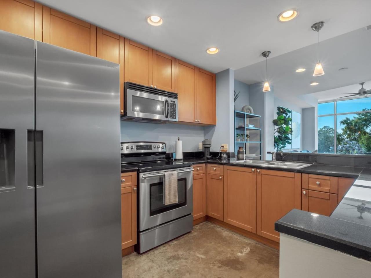 Apartment Luxurious 2 Beds 2 Baths Downtown *