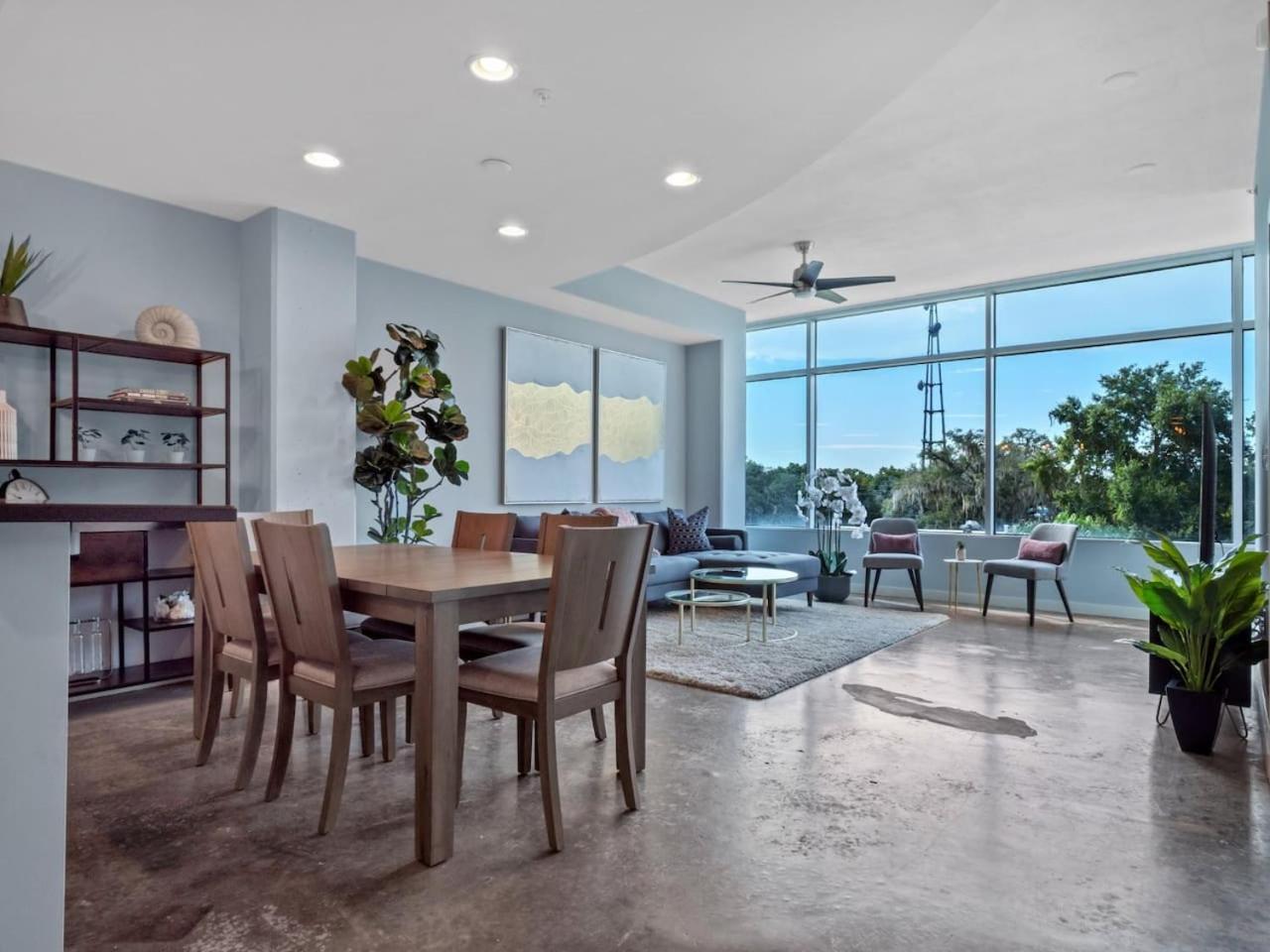Luxurious 2 Beds 2 Baths Downtown