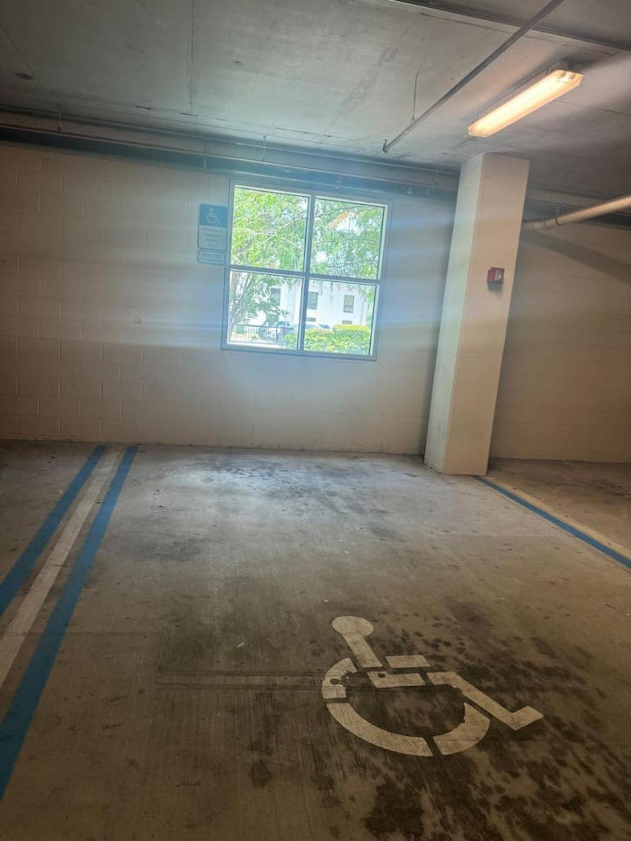Apartment Luxurious 2 Beds 2 Baths Downtown