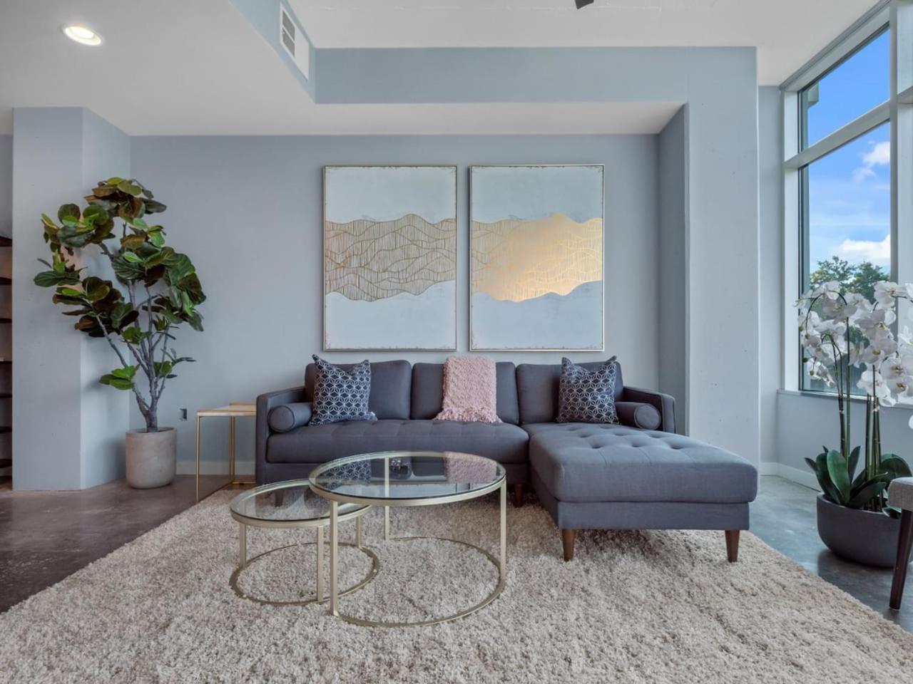 Apartment Luxurious 2 Beds 2 Baths Downtown *