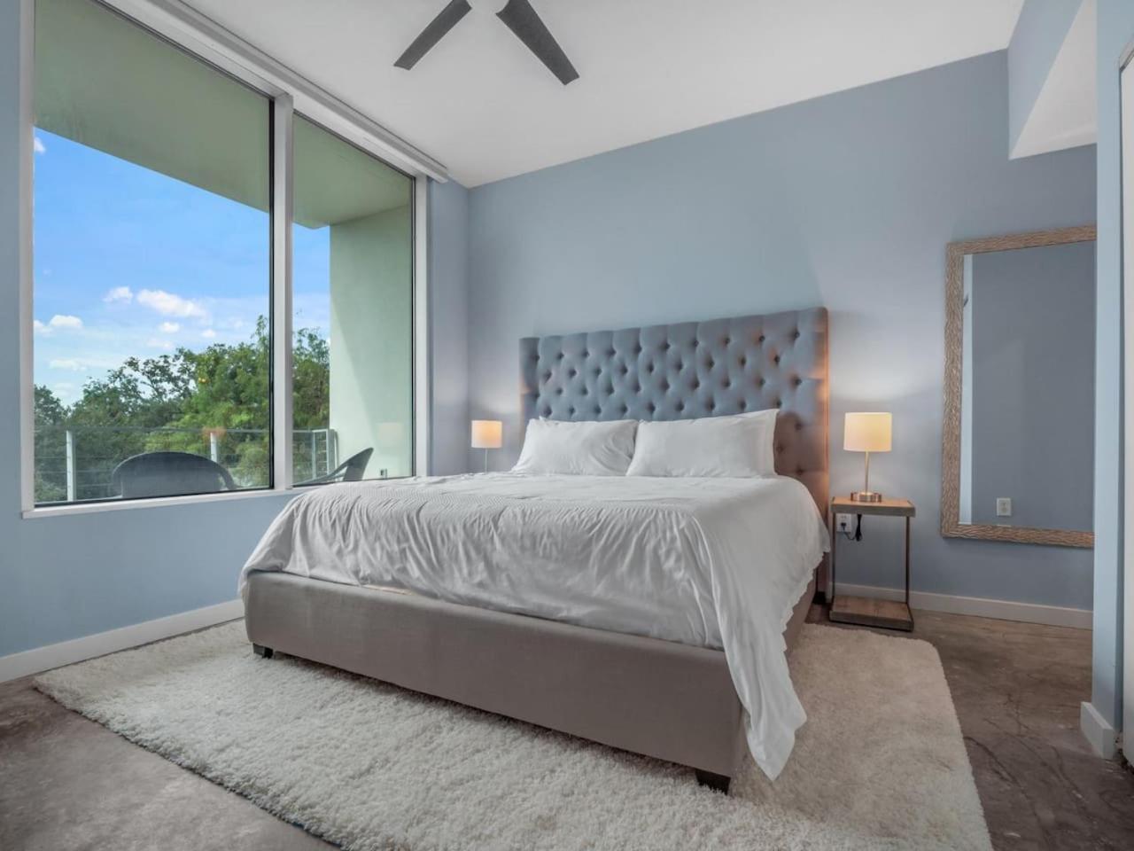 Luxurious 2 Beds 2 Baths Downtown Apartment *