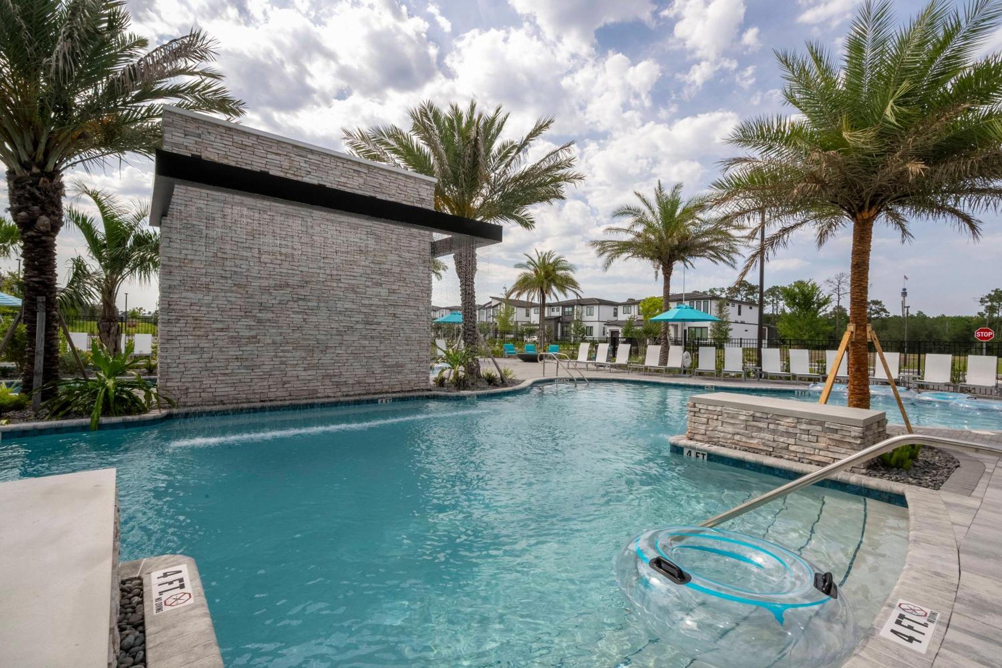Brand New 6bd Luxury W Pool Location.