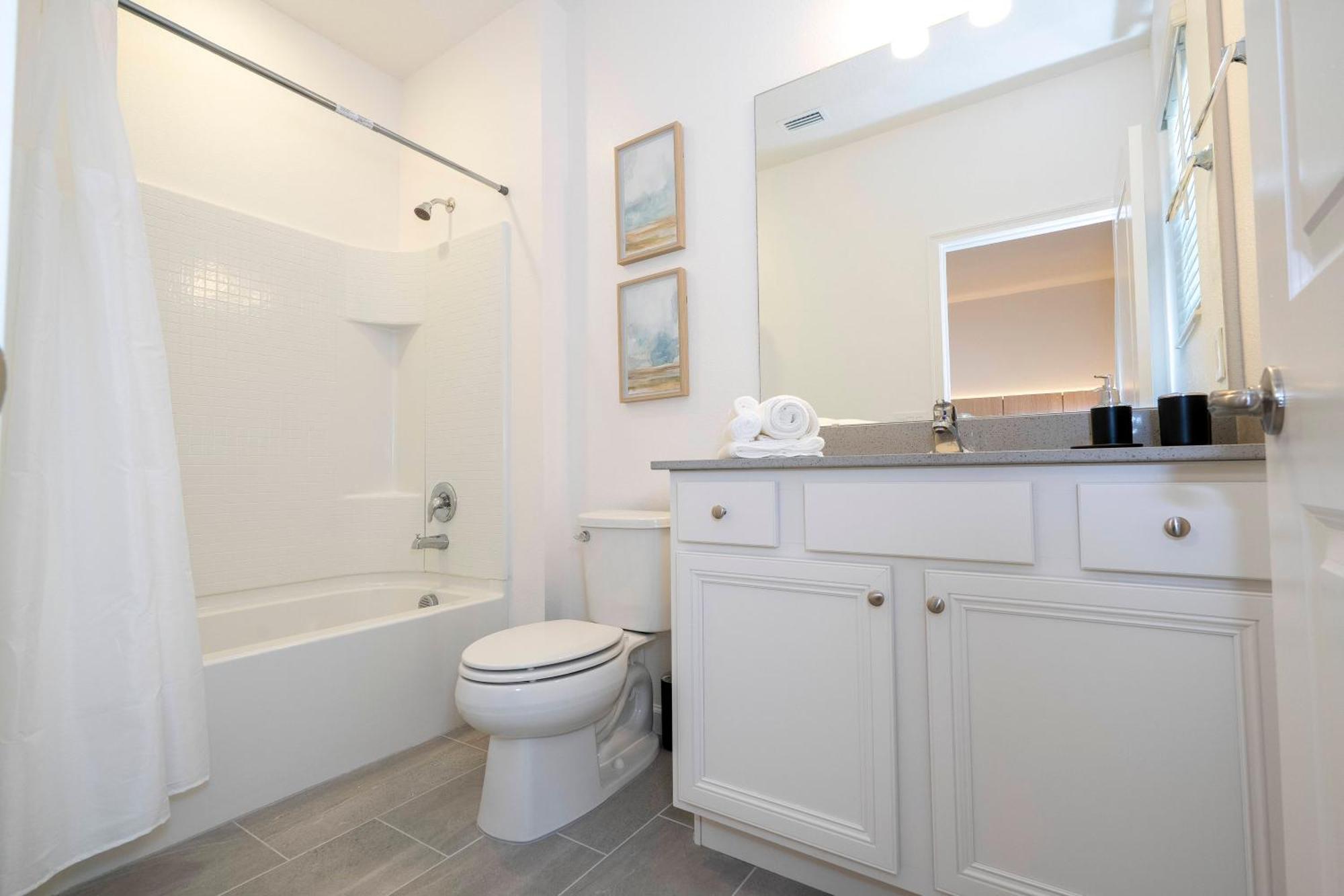 Brand New 6bd Luxury W Pool Location. Holiday home