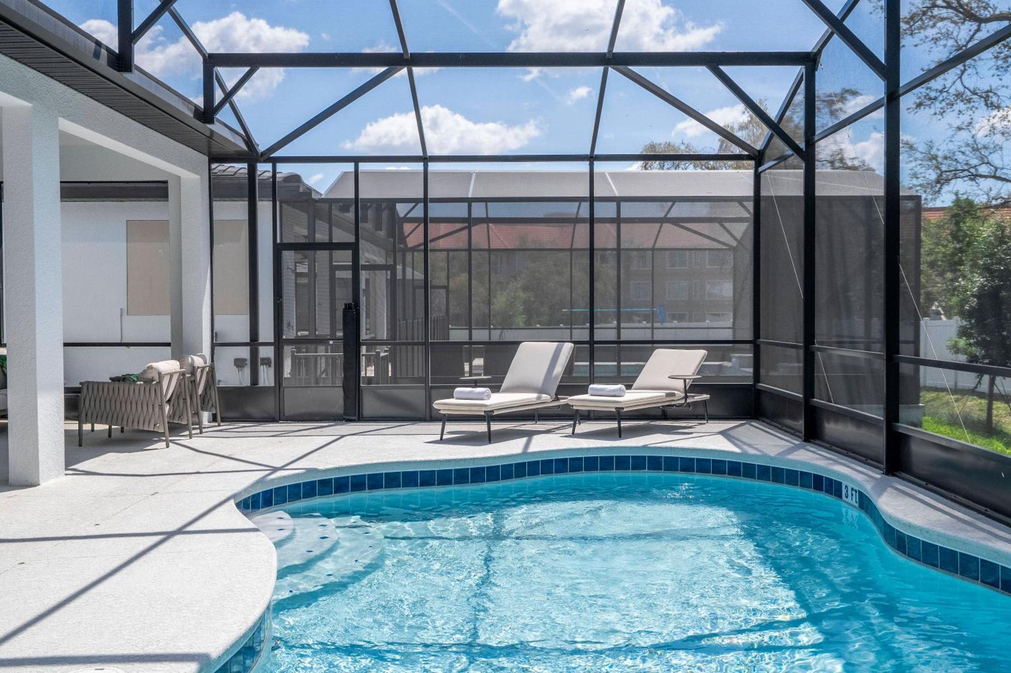 Brand New 6bd Luxury W Pool Location. Holiday home