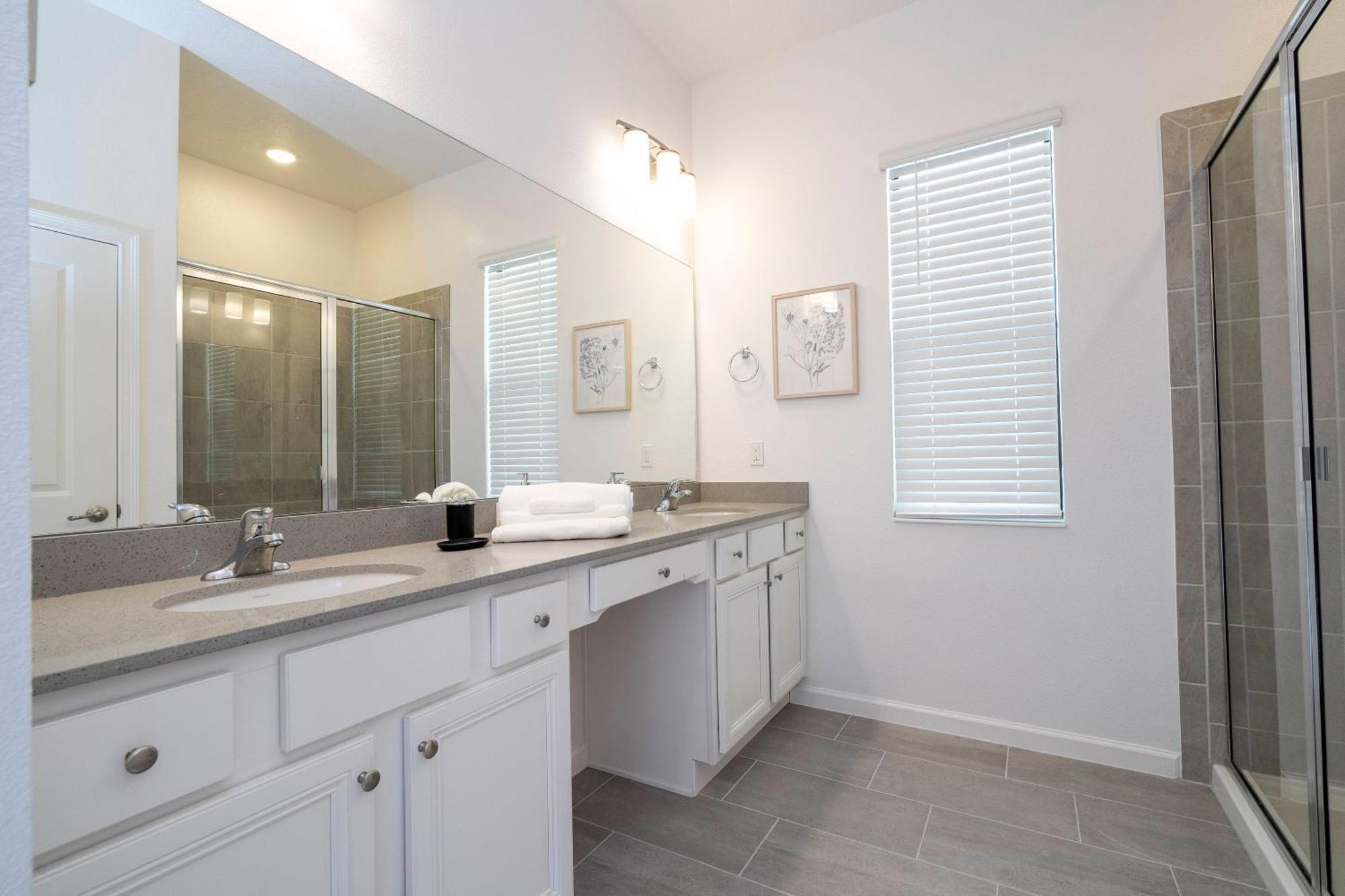 Brand New 6bd Luxury W Pool Location. Holiday home *
