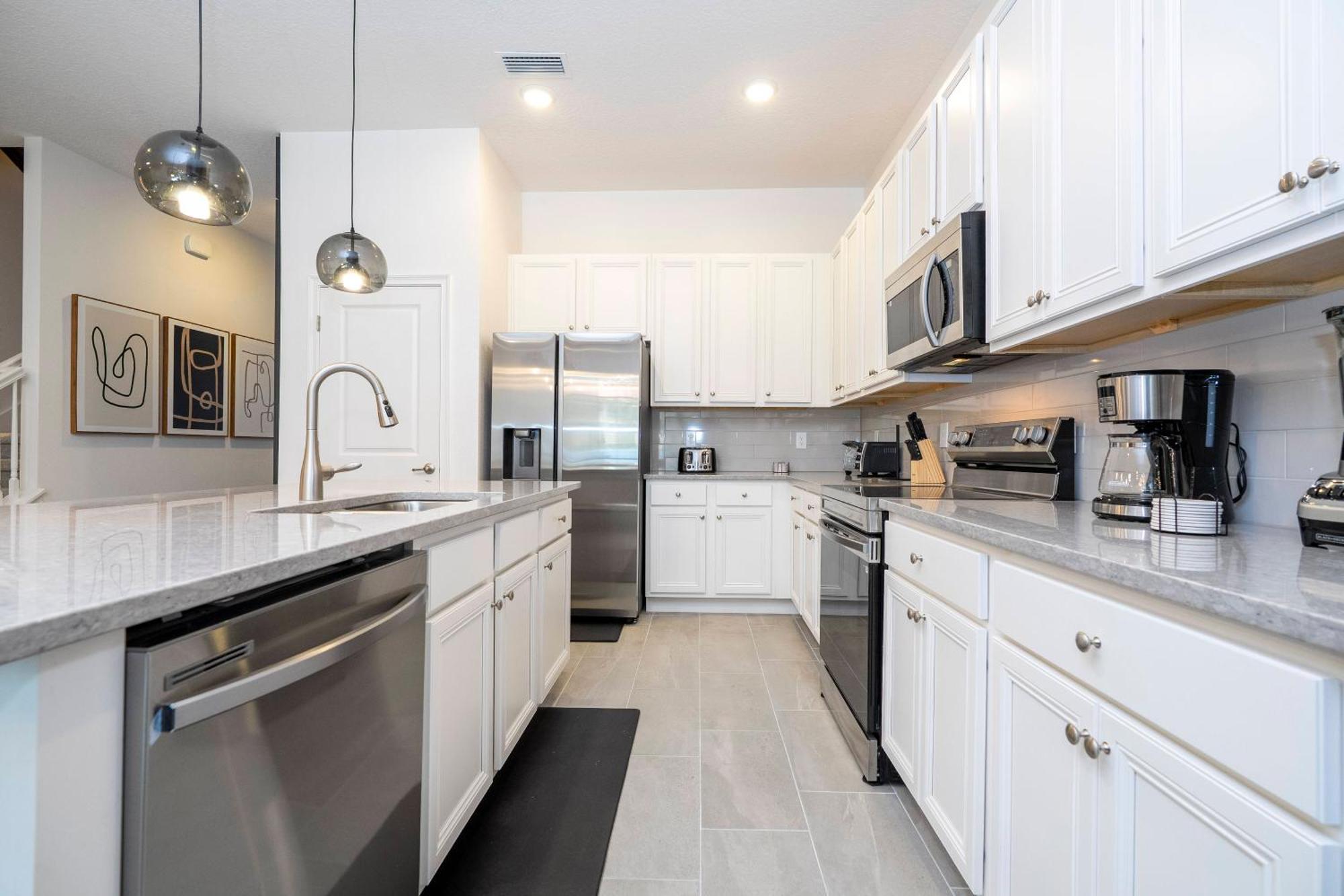 Holiday home Brand New 6bd Luxury W Pool Location. *