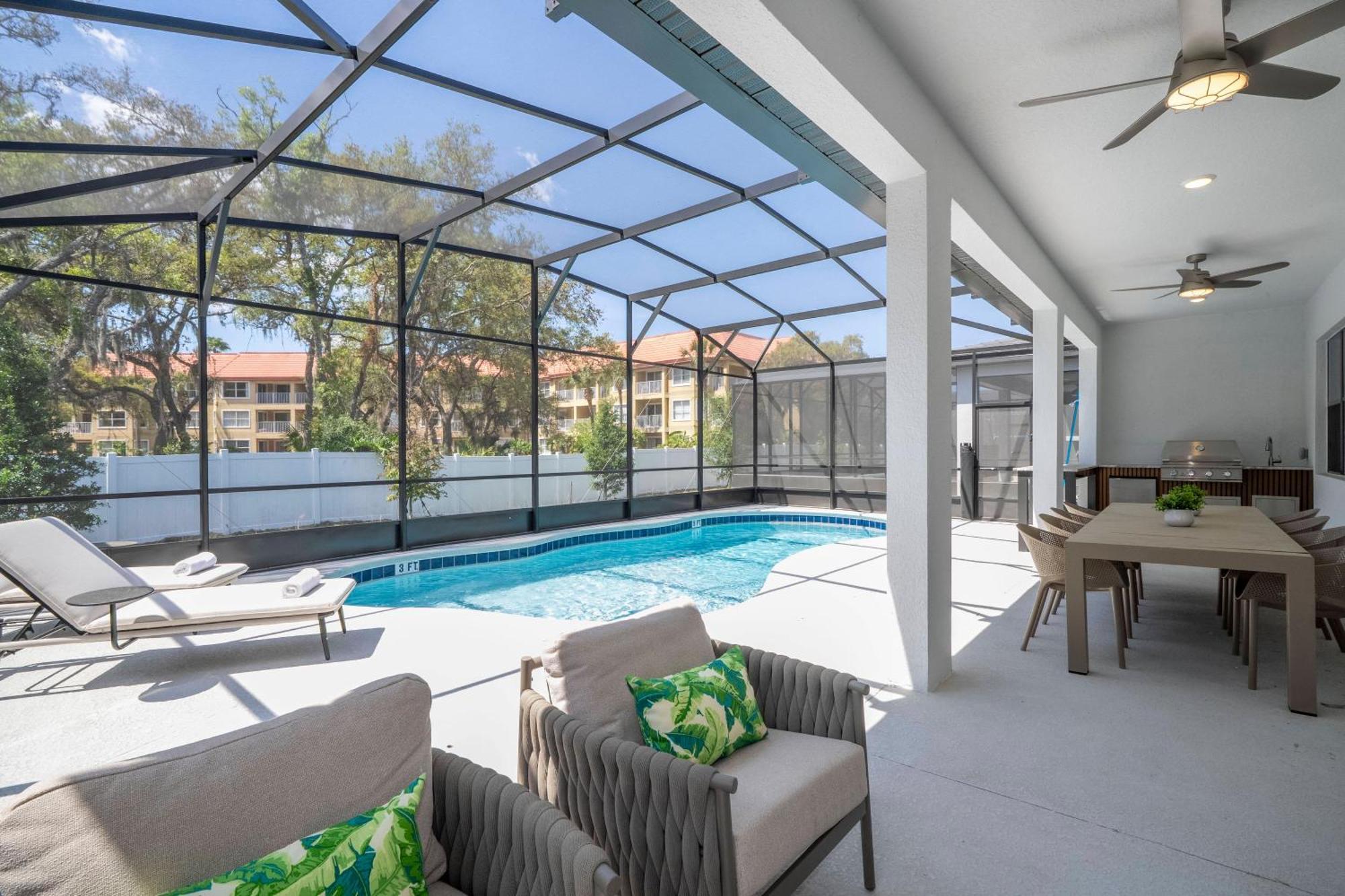 Brand New 6bd Luxury W Pool Location.