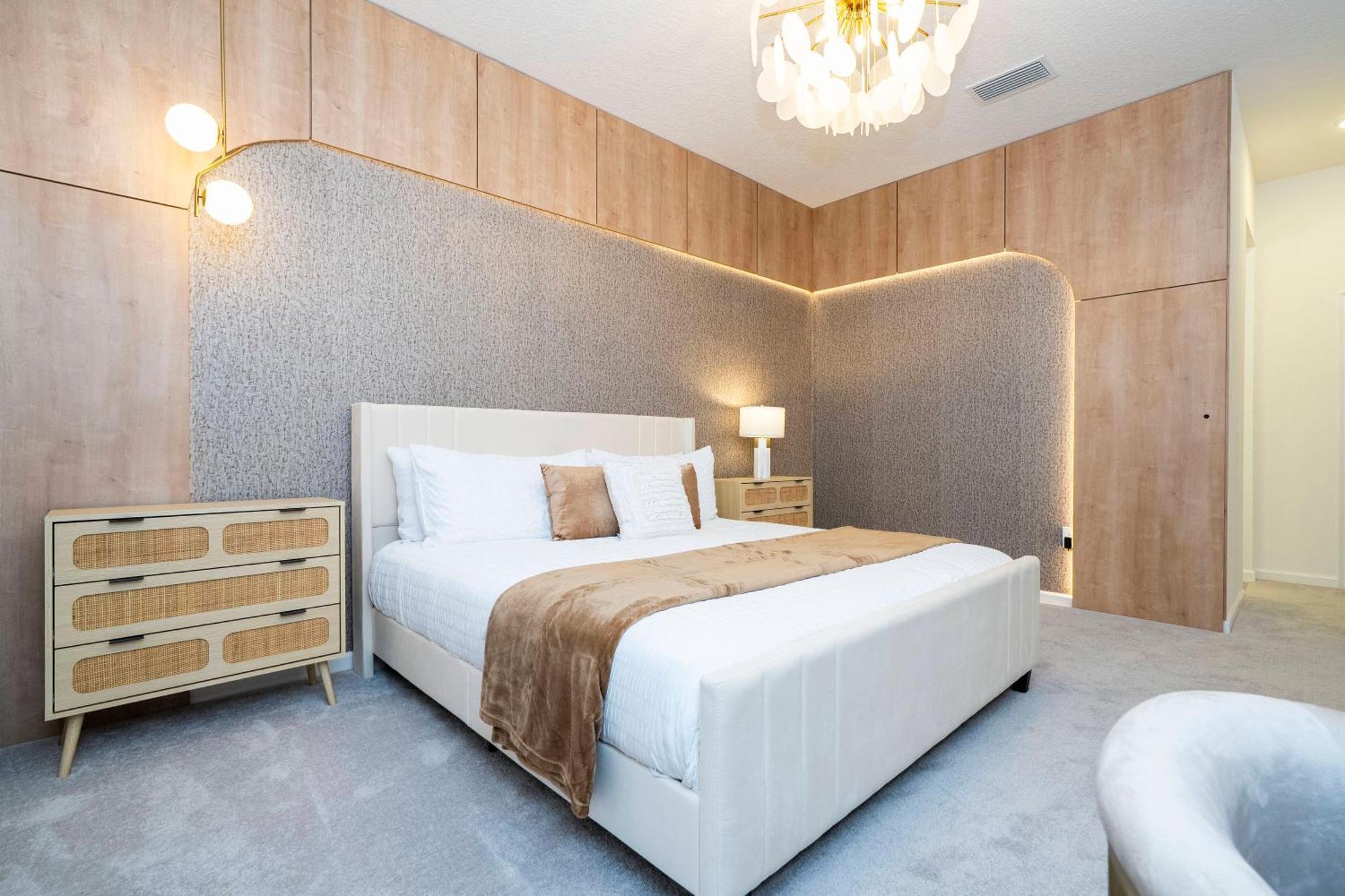Holiday home Brand New 6bd Luxury W Pool Location. *