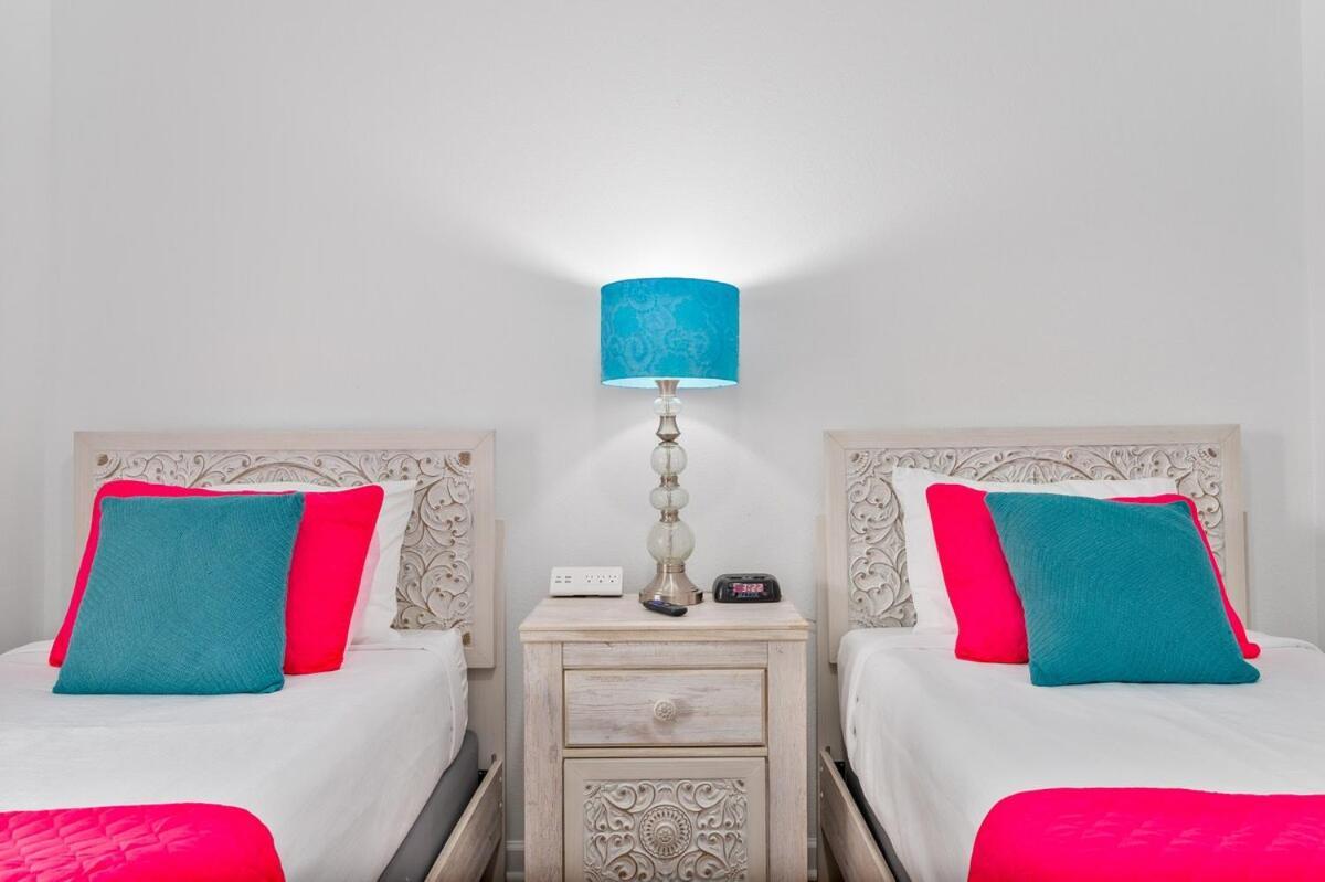 Fabulous At World Quest Area Apartment