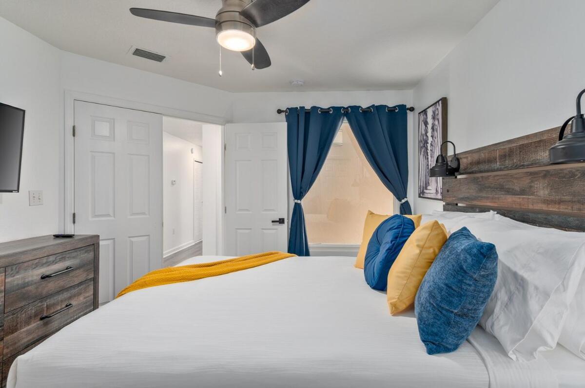 Fabulous At World Quest Area Apartment *