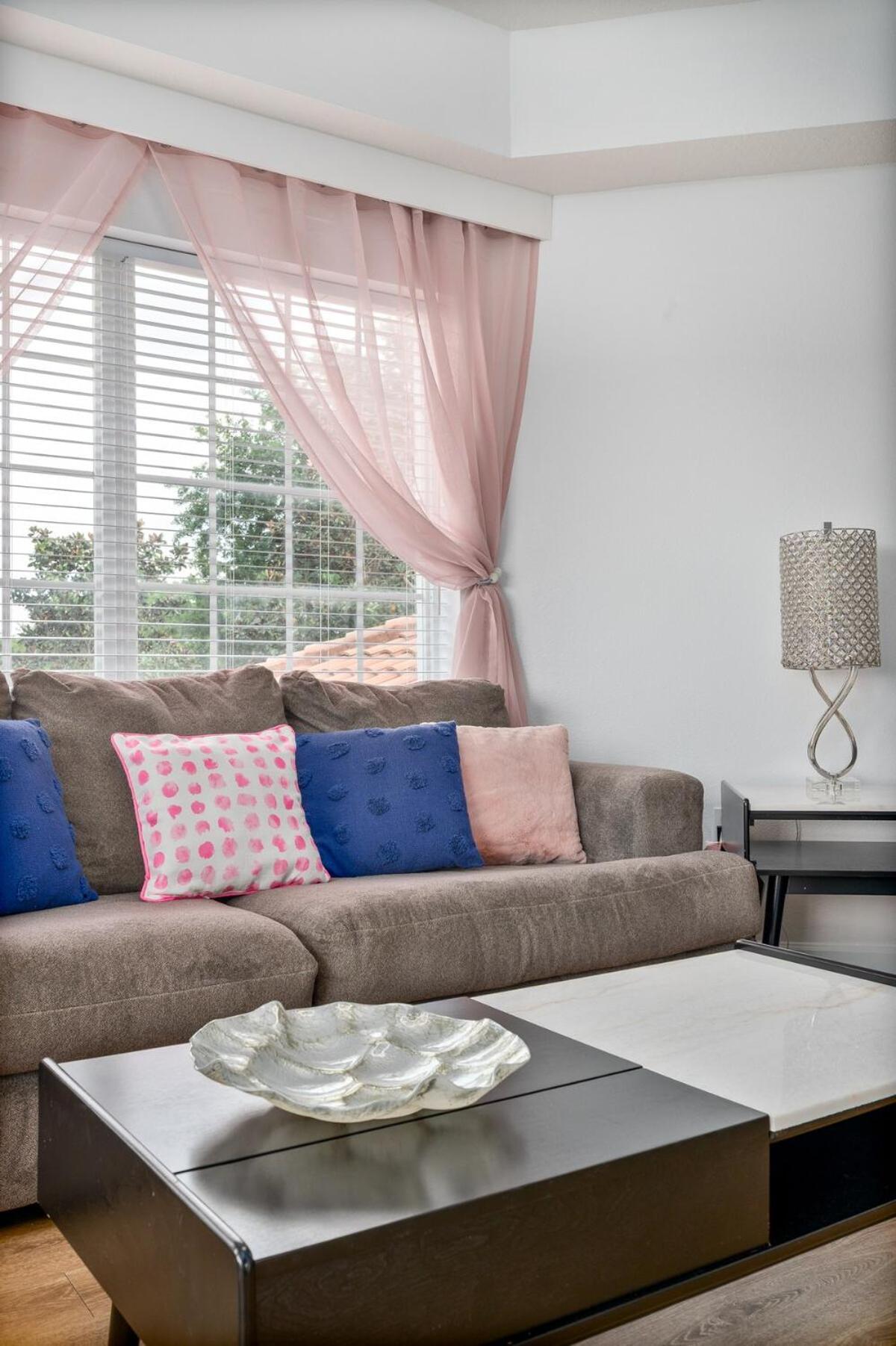 Fabulous At World Quest Area Apartment *