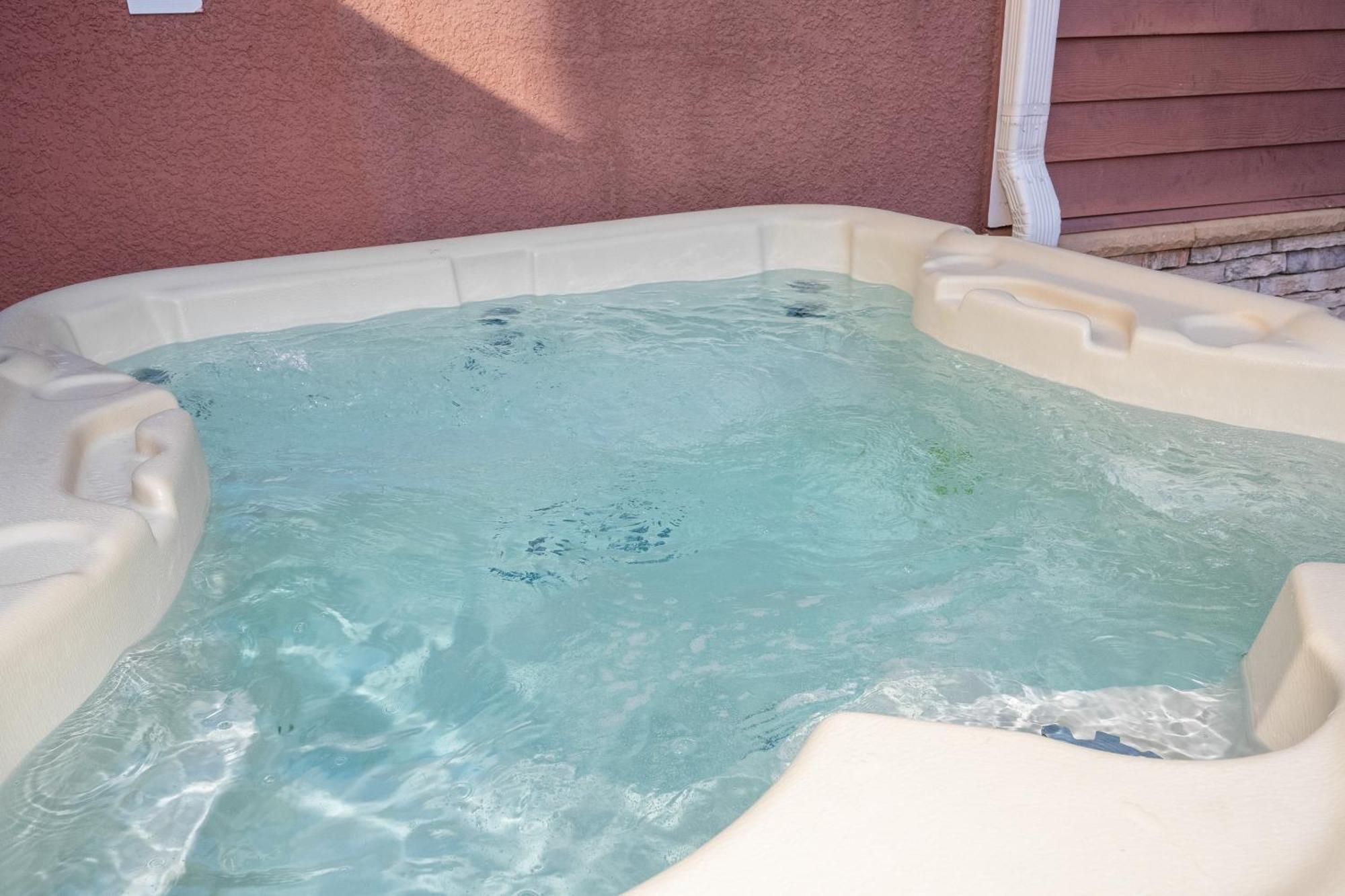Holiday home Dluxx Vacay 5 House With Hot Tub 2633