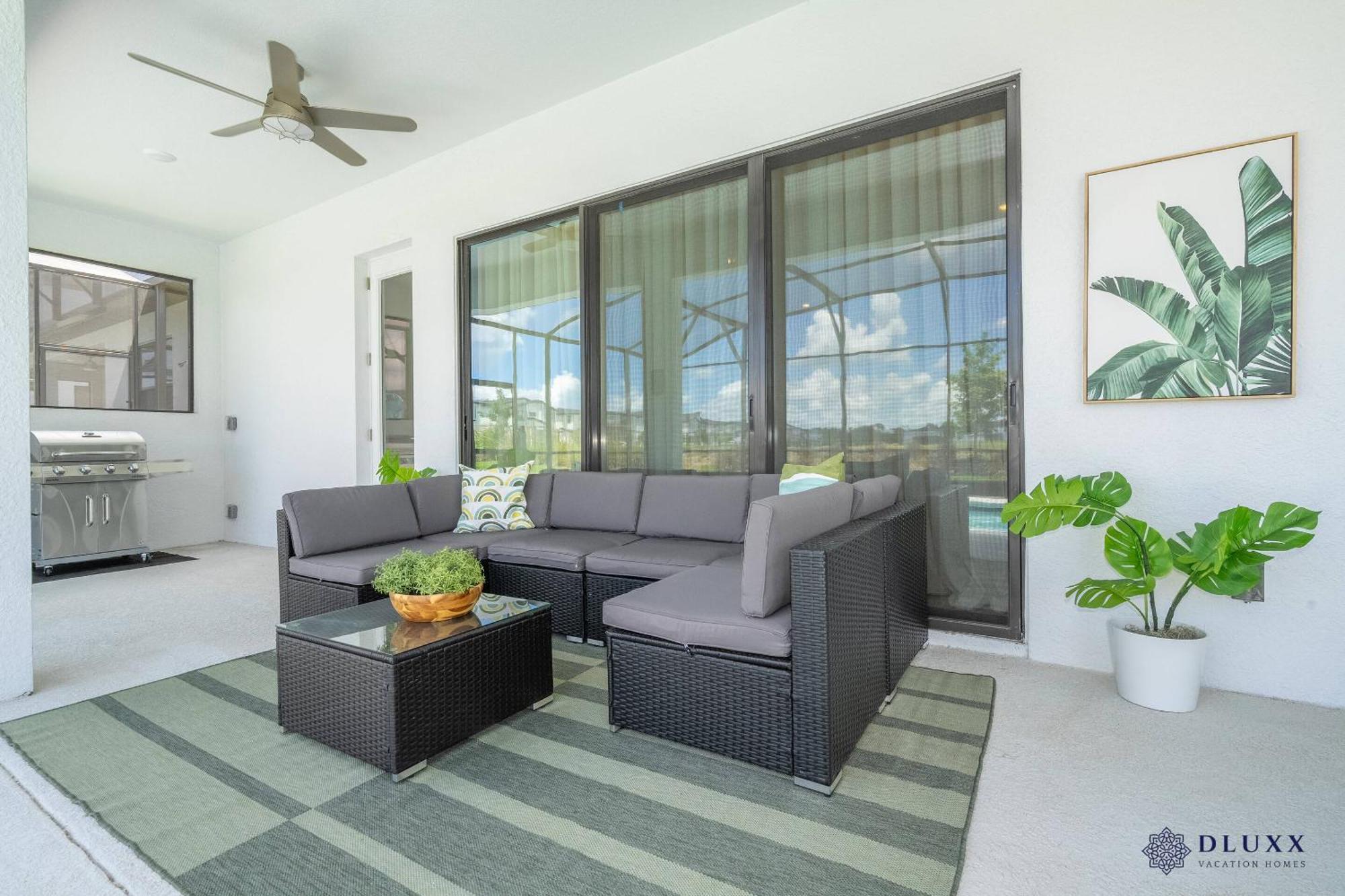 Brand New Dluxx Elegance Vacation 1018 *