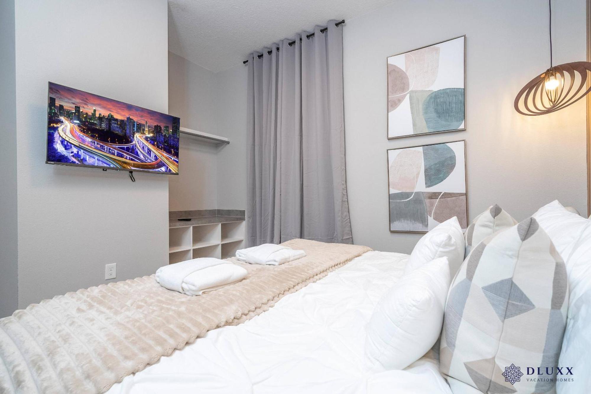 Brand New Dluxx Elegance Vacation 1018