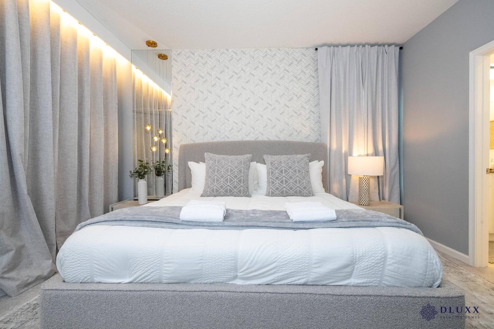 Brand New Dluxx Elegance Vacation 1018