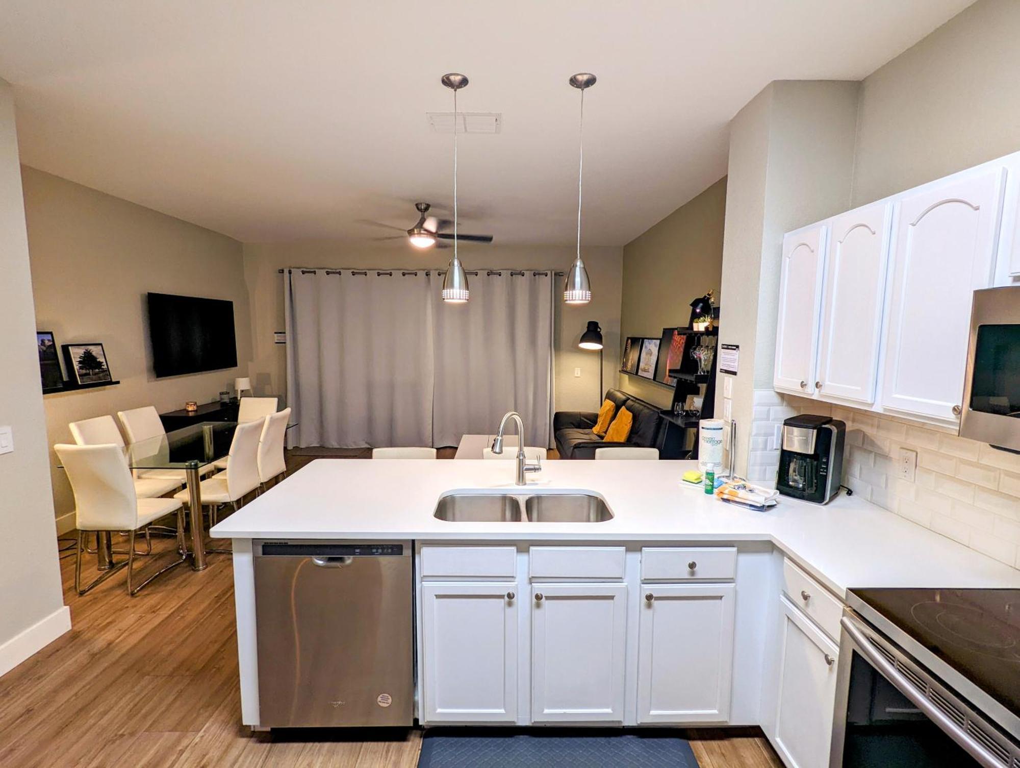 New Luxury Townhome Near Holiday home Orlando
