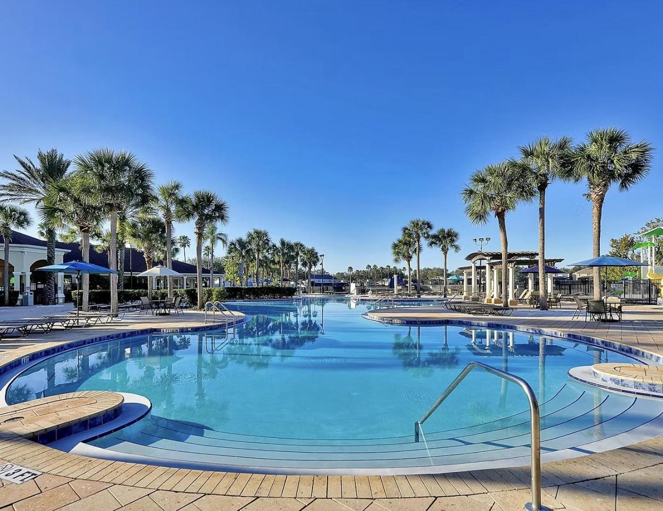 New Luxury Townhome Near Holiday home *