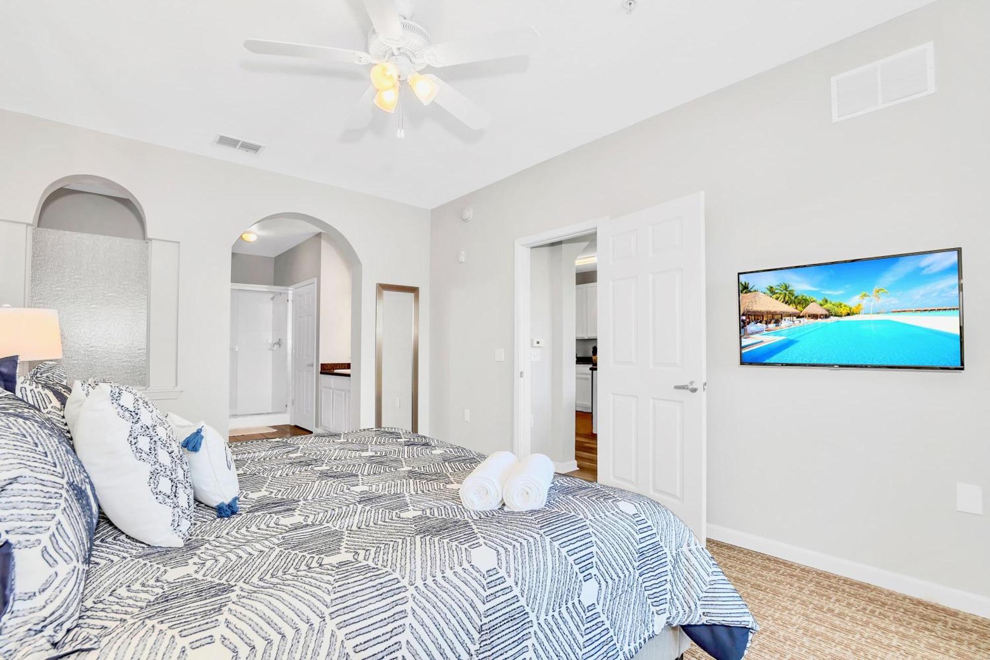 Modern 3br - Near - Pool And Hot Tub Holiday home