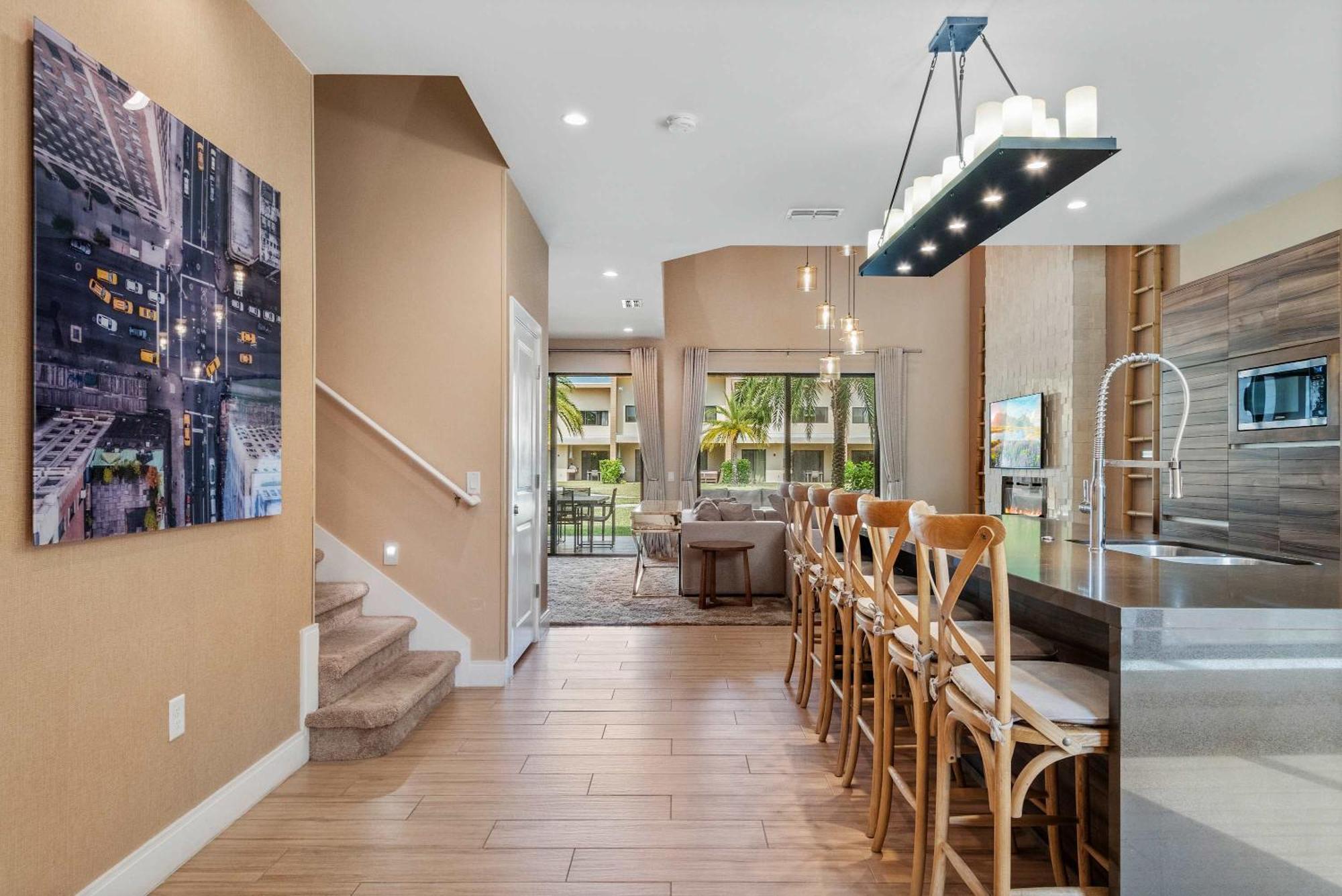 Minutes To Chic Dream With Stunning Patio And Perks *