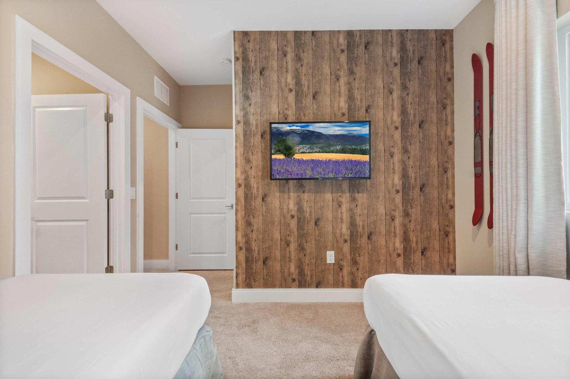 Minutes To Chic Dream With Stunning Patio And Perks Holiday home Orlando