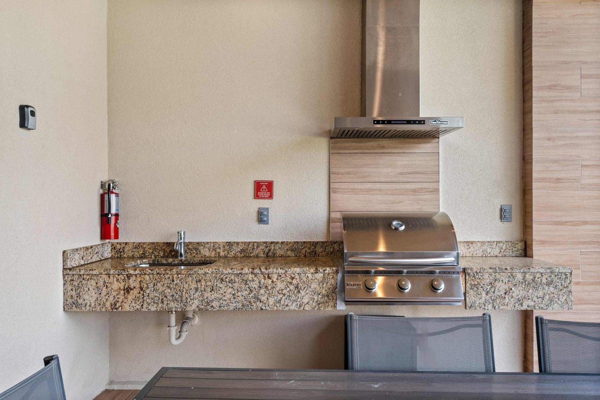 Minutes To Chic Dream With Stunning Patio And Perks * Orlando