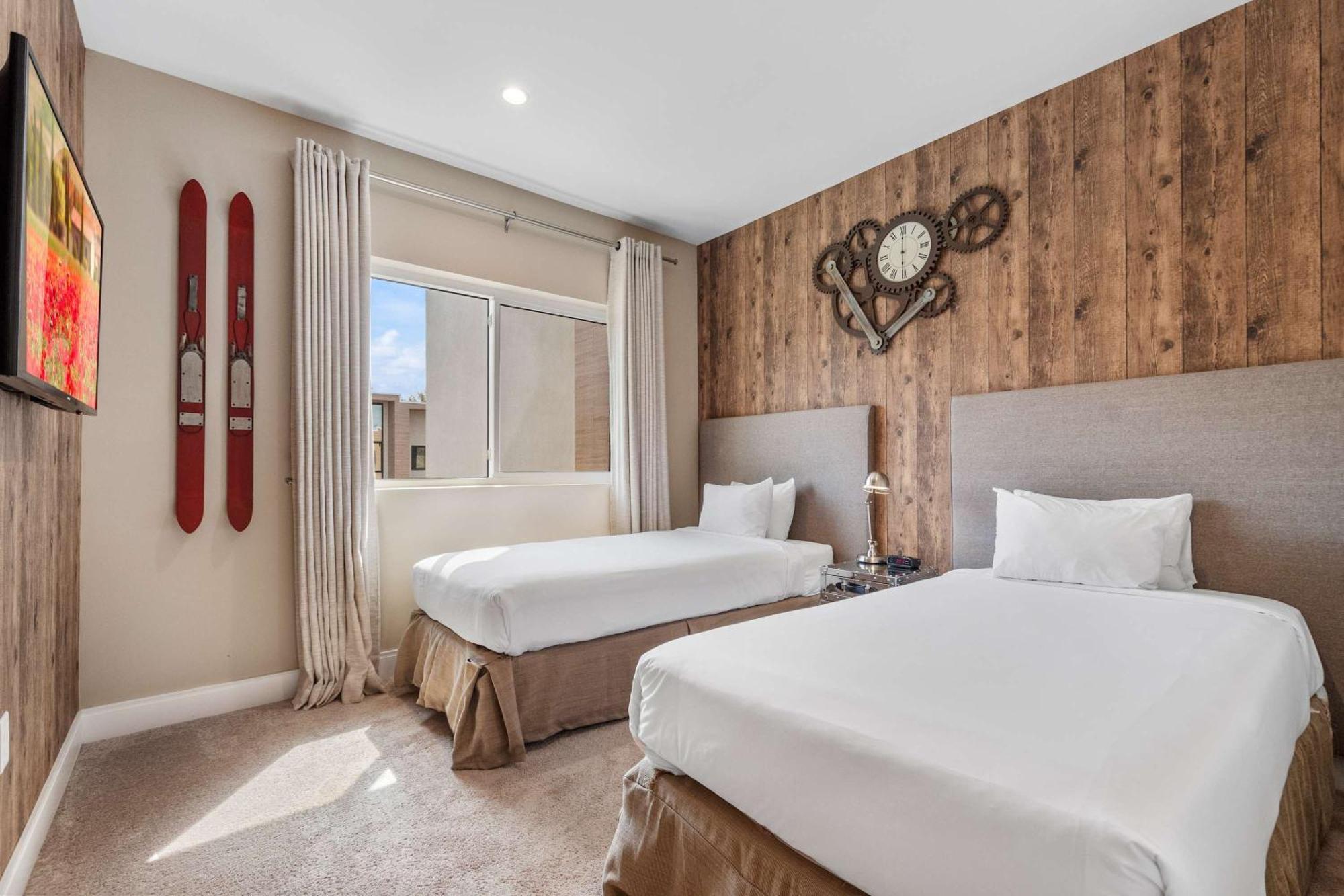 Minutes To Chic Dream With Stunning Patio And Perks Orlando