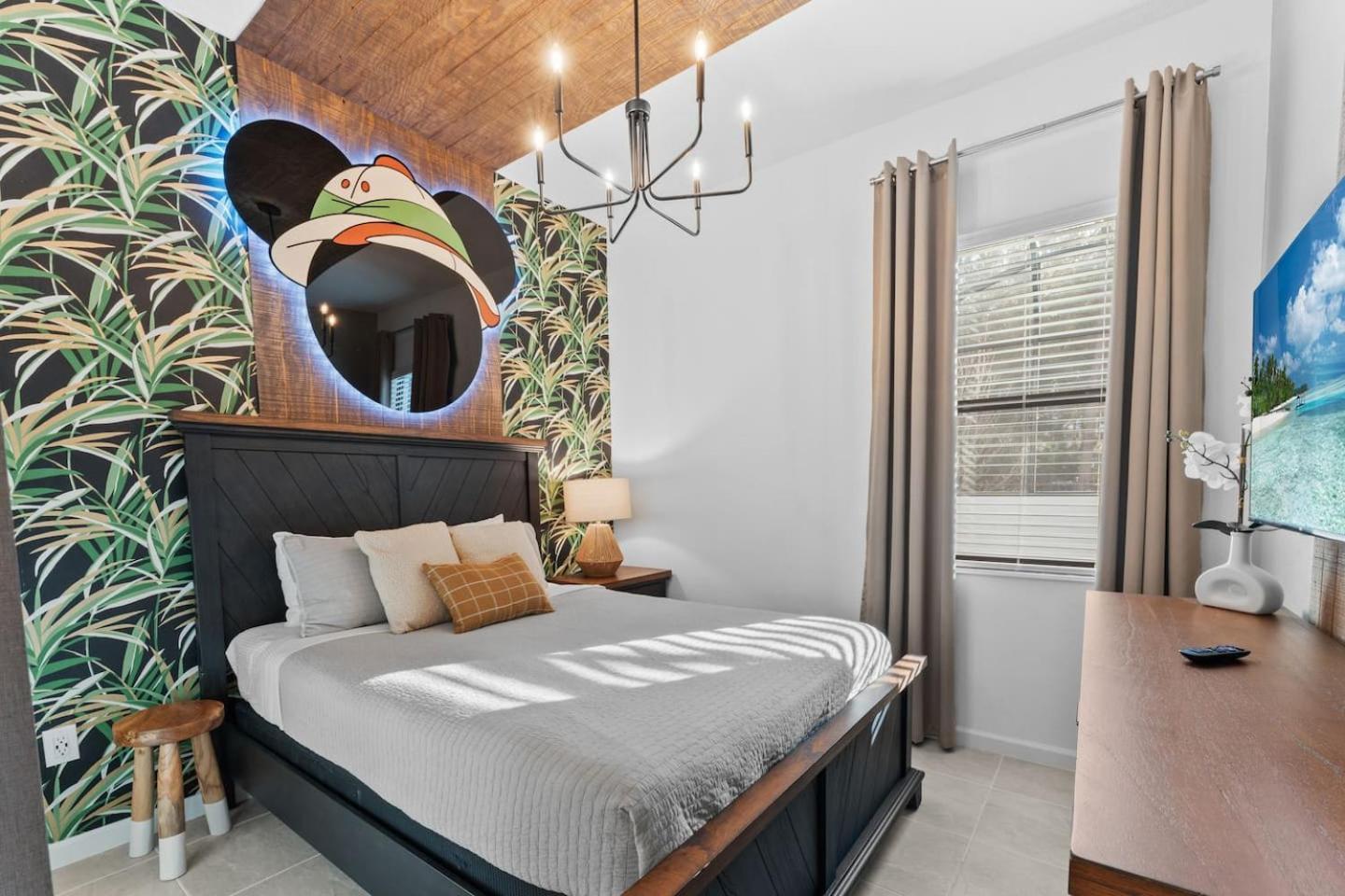Lux 5br W Game Room, 4 & Private Poo Holiday home